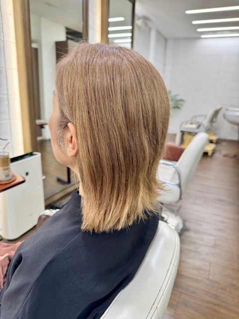 学芸大学 美容室に、Hair Esthe Hi-Deは、あります。学芸大学 美容院に、Hair Esthe Hi-Deはあります。Hair Esthe Hi-Deは目黒区学芸大学駅近くの美容院です。Hair Esthe Hi-Deは目黒区学芸大学駅近くの美容室です。祐天寺美容室近くにも、Hair Esthe Hi-Deはあります。祐天寺美容院近くにも、Hair Esthe Hi-Deはあります。Hair Esthe Hi-Deは髪にやさしく、が綺麗に艶髪になります。Hair Esthe Hi-Deは、カットがとても上手いです。Hair Esthe Hi-Deは、オシャレです。学芸大　美容院　Hair Esthe Hi-Deは、とても人気があります。学芸大　美容室　Hair Esthe Hi-Deは、40代50代60代女性に人気があります。得にボブやショートスタイルが得意で、スタイルがより立体的になります。なので立体感カットが、お客様に人気です。切りっぱなしボブカやマッシュショートも上手いです。なのでショートカットも上手いです。もちろんボブカットも上手いです。カラーも評判よく、ニューアマトラカラーがお客様に高評価です。オーガニックなヘアカラー　香草カラー色葉も人気です。ヘアマニキュアも保湿があり好評です。40代大人女性のお客様が多いです。40代ボブや40代ショートも得意です。50代大人女性も多いです、50代ボブや50代ショートも得意です。50代女性のカットは全般的に得意です。脱白髪染めハイライトカラーも好評です。60代大人女性も多いです。60代女性のカットも得意ですし、上手いと言われます。パーマもとても上手く、　クリープパーマがお客様に高評価クリープパーマしながら、髪は綺麗になります。男性のお客様もいらっしゃいます。男性のお客様は2割位です。Hair Esthe Hi-Deは、オープンした2003年からヘッドスパ「クリームバスヘアエステ」を提供しています。ヘッドスパ「クリームバスヘアエステ」は、頭皮の汚れを落とし且つ頭皮の保湿効果もあり髪に栄養を与え、艶々になります。プレミアム髪質改善トリートメントも大好評です。