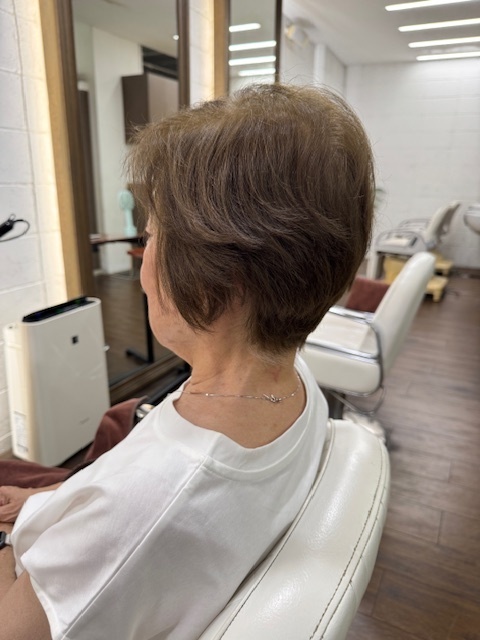 学芸大学 美容室に、Hair Esthe Hi-Deは、あります。学芸大学 美容院に、Hair Esthe Hi-Deはあります。Hair Esthe Hi-Deは目黒区学芸大学駅近くの美容院です。Hair Esthe Hi-Deは目黒区学芸大学駅近くの美容室です。祐天寺美容室近くにも、Hair Esthe Hi-Deはあります。祐天寺美容院近くにも、Hair Esthe Hi-Deはあります。Hair Esthe Hi-Deは髪にやさしく、が綺麗に艶髪になります。Hair Esthe Hi-Deは、カットがとても上手いです。Hair Esthe Hi-Deは、オシャレです。学芸大　美容院　Hair Esthe Hi-Deは、とても人気があります。学芸大　美容室　Hair Esthe Hi-Deは、40代50代60代女性に人気があります。得にボブやショートスタイルが得意で、スタイルがより立体的になります。なので立体感カットが、お客様に人気です。切りっぱなしボブカやマッシュショートも上手いです。なのでショートカットも上手いです。もちろんボブカットも上手いです。カラーも評判よく、ニューアマトラカラーがお客様に高評価です。オーガニックなヘアカラー　香草カラー色葉も人気です。ヘアマニキュアも保湿があり好評です。40代大人女性のお客様が多いです。40代ボブや40代ショートも得意です。50代大人女性も多いです、50代ボブや50代ショートも得意です。50代女性のカットは全般的に得意です。脱白髪染めハイライトカラーも好評です。60代大人女性も多いです。60代女性のカットも得意ですし、上手いと言われます。パーマもとても上手く、　クリープパーマがお客様に高評価クリープパーマしながら、髪は綺麗になります。男性のお客様もいらっしゃいます。男性のお客様は2割位です。Hair Esthe Hi-Deは、オープンした2003年からヘッドスパ「クリームバスヘアエステ」を提供しています。ヘッドスパ「クリームバスヘアエステ」は、頭皮の汚れを落とし且つ頭皮の保湿効果もあり髪に栄養を与え、艶々になります。プレミアム髪質改善トリートメントも大好評です。