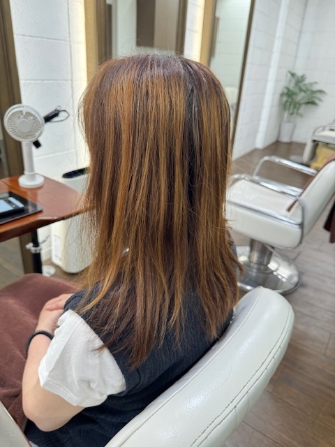 学芸大学 美容室に、Hair Esthe Hi-Deは、あります。学芸大学 美容院に、Hair Esthe Hi-Deはあります。Hair Esthe Hi-Deは目黒区学芸大学駅近くの美容院です。Hair Esthe Hi-Deは目黒区学芸大学駅近くの美容室です。祐天寺美容室近くにも、Hair Esthe Hi-Deはあります。祐天寺美容院近くにも、Hair Esthe Hi-Deはあります。Hair Esthe Hi-Deは髪にやさしく、が綺麗に艶髪になります。Hair Esthe Hi-Deは、カットがとても上手いです。Hair Esthe Hi-Deは、オシャレです。学芸大 美容院 Hair Esthe Hi-Deは、とても人気があります。学芸大 美容室 Hair Esthe Hi-Deは、40代50代60代女性に人気があります。得にボブやショートスタイルが得意で、スタイルがより立体的になります。なので立体感カットが、お客様に人気です。切りっぱなしボブカやマッシュショートも上手いです。なのでショートカットも上手いです。もちろんボブカットも上手いです。カラーも評判よく、ニューアマトラカラーがお客様に高評価です。オーガニックなヘアカラー 香草カラー色葉も人気です。ヘアマニキュアも保湿があり好評です。40代大人女性のお客様が多いです。40代ボブや40代ショートも得意です。50代大人女性も多いです、50代ボブや50代ショートも得意です。50代女性のカットは全般的に得意です。脱白髪染めハイライトカラーも好評です。60代大人女性も多いです。60代女性のカットも得意ですし、上手いと言われます。パーマもとても上手く、 クリープパーマがお客様に高評価クリープパーマしながら、髪は綺麗になります。男性のお客様もいらっしゃいます。男性のお客様は2割位です。Hair Esthe Hi-Deは、オープンした2003年からヘッドスパ「クリームバスヘアエステ」を提供しています。ヘッドスパ「クリームバスヘアエステ」は、頭皮の汚れを落とし且つ頭皮の保湿効果もあり髪に栄養を与え、艶々になります。プレミアム髪質改善トリートメントも大好評です。