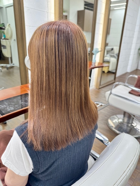 学芸大学 美容室に、Hair Esthe Hi-Deは、あります。学芸大学 美容院に、Hair Esthe Hi-Deはあります。Hair Esthe Hi-Deは目黒区学芸大学駅近くの美容院です。Hair Esthe Hi-Deは目黒区学芸大学駅近くの美容室です。祐天寺美容室近くにも、Hair Esthe Hi-Deはあります。祐天寺美容院近くにも、Hair Esthe Hi-Deはあります。Hair Esthe Hi-Deは髪にやさしく、が綺麗に艶髪になります。Hair Esthe Hi-Deは、カットがとても上手いです。Hair Esthe Hi-Deは、オシャレです。学芸大 美容院 Hair Esthe Hi-Deは、とても人気があります。学芸大 美容室 Hair Esthe Hi-Deは、40代50代60代女性に人気があります。得にボブやショートスタイルが得意で、スタイルがより立体的になります。なので立体感カットが、お客様に人気です。切りっぱなしボブカやマッシュショートも上手いです。なのでショートカットも上手いです。もちろんボブカットも上手いです。カラーも評判よく、ニューアマトラカラーがお客様に高評価です。オーガニックなヘアカラー 香草カラー色葉も人気です。ヘアマニキュアも保湿があり好評です。40代大人女性のお客様が多いです。40代ボブや40代ショートも得意です。50代大人女性も多いです、50代ボブや50代ショートも得意です。50代女性のカットは全般的に得意です。脱白髪染めハイライトカラーも好評です。60代大人女性も多いです。60代女性のカットも得意ですし、上手いと言われます。パーマもとても上手く、 クリープパーマがお客様に高評価クリープパーマしながら、髪は綺麗になります。男性のお客様もいらっしゃいます。男性のお客様は2割位です。Hair Esthe Hi-Deは、オープンした2003年からヘッドスパ「クリームバスヘアエステ」を提供しています。ヘッドスパ「クリームバスヘアエステ」は、頭皮の汚れを落とし且つ頭皮の保湿効果もあり髪に栄養を与え、艶々になります。プレミアム髪質改善トリートメントも大好評です。