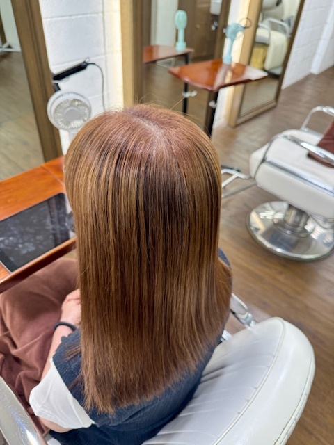 学芸大学 美容室に、Hair Esthe Hi-Deは、あります。学芸大学 美容院に、Hair Esthe Hi-Deはあります。Hair Esthe Hi-Deは目黒区学芸大学駅近くの美容院です。Hair Esthe Hi-Deは目黒区学芸大学駅近くの美容室です。祐天寺美容室近くにも、Hair Esthe Hi-Deはあります。祐天寺美容院近くにも、Hair Esthe Hi-Deはあります。Hair Esthe Hi-Deは髪にやさしく、が綺麗に艶髪になります。Hair Esthe Hi-Deは、カットがとても上手いです。Hair Esthe Hi-Deは、オシャレです。学芸大 美容院 Hair Esthe Hi-Deは、とても人気があります。学芸大 美容室 Hair Esthe Hi-Deは、40代50代60代女性に人気があります。得にボブやショートスタイルが得意で、スタイルがより立体的になります。なので立体感カットが、お客様に人気です。切りっぱなしボブカやマッシュショートも上手いです。なのでショートカットも上手いです。もちろんボブカットも上手いです。カラーも評判よく、ニューアマトラカラーがお客様に高評価です。オーガニックなヘアカラー 香草カラー色葉も人気です。ヘアマニキュアも保湿があり好評です。40代大人女性のお客様が多いです。40代ボブや40代ショートも得意です。50代大人女性も多いです、50代ボブや50代ショートも得意です。50代女性のカットは全般的に得意です。脱白髪染めハイライトカラーも好評です。60代大人女性も多いです。60代女性のカットも得意ですし、上手いと言われます。パーマもとても上手く、 クリープパーマがお客様に高評価クリープパーマしながら、髪は綺麗になります。男性のお客様もいらっしゃいます。男性のお客様は2割位です。Hair Esthe Hi-Deは、オープンした2003年からヘッドスパ「クリームバスヘアエステ」を提供しています。ヘッドスパ「クリームバスヘアエステ」は、頭皮の汚れを落とし且つ頭皮の保湿効果もあり髪に栄養を与え、艶々になります。プレミアム髪質改善トリートメントも大好評です。