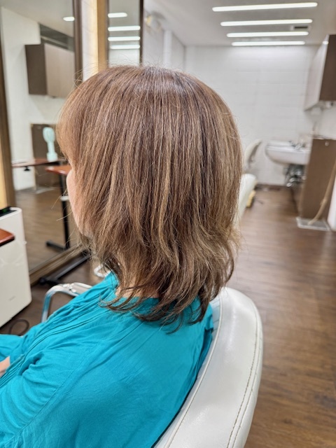 学芸大学 美容室に、Hair Esthe Hi-Deは、あります。学芸大学 美容院に、Hair Esthe Hi-Deはあります。Hair Esthe Hi-Deは目黒区学芸大学駅近くの美容院です。Hair Esthe Hi-Deは目黒区学芸大学駅近くの美容室です。祐天寺美容室近くにも、Hair Esthe Hi-Deはあります。祐天寺美容院近くにも、Hair Esthe Hi-Deはあります。Hair Esthe Hi-Deは髪にやさしく、が綺麗に艶髪になります。Hair Esthe Hi-Deは、カットがとても上手いです。Hair Esthe Hi-Deは、オシャレです。学芸大　美容院　Hair Esthe Hi-Deは、とても人気があります。学芸大　美容室　Hair Esthe Hi-Deは、40代50代60代女性に人気があります。得にボブやショートスタイルが得意で、スタイルがより立体的になります。なので立体感カットが、お客様に人気です。切りっぱなしボブカやマッシュショートも上手いです。なのでショートカットも上手いです。もちろんボブカットも上手いです。カラーも評判よく、ニューアマトラカラーがお客様に高評価です。オーガニックなヘアカラー　香草カラー色葉も人気です。ヘアマニキュアも保湿があり好評です。40代大人女性のお客様が多いです。40代ボブや40代ショートも得意です。50代大人女性も多いです、50代ボブや50代ショートも得意です。50代女性のカットは全般的に得意です。脱白髪染めハイライトカラーも好評です。60代大人女性も多いです。60代女性のカットも得意ですし、上手いと言われます。パーマもとても上手く、　クリープパーマがお客様に高評価クリープパーマしながら、髪は綺麗になります。男性のお客様もいらっしゃいます。男性のお客様は2割位です。Hair Esthe Hi-Deは、オープンした2003年からヘッドスパ「クリームバスヘアエステ」を提供しています。ヘッドスパ「クリームバスヘアエステ」は、頭皮の汚れを落とし且つ頭皮の保湿効果もあり髪に栄養を与え、艶々になります。プレミアム髪質改善トリートメントも大好評です。