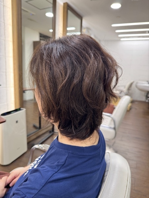 学芸大学 美容室に、Hair Esthe Hi-Deは、あります。学芸大学 美容院に、Hair Esthe Hi-Deはあります。Hair Esthe Hi-Deは目黒区学芸大学駅近くの美容院です。Hair Esthe Hi-Deは目黒区学芸大学駅近くの美容室です。祐天寺美容室近くにも、Hair Esthe Hi-Deはあります。祐天寺美容院近くにも、Hair Esthe Hi-Deはあります。Hair Esthe Hi-Deは髪にやさしく、が綺麗に艶髪になります。Hair Esthe Hi-Deは、カットがとても上手いです。Hair Esthe Hi-Deは、オシャレです。学芸大　美容院　Hair Esthe Hi-Deは、とても人気があります。学芸大　美容室　Hair Esthe Hi-Deは、40代50代60代女性に人気があります。得にボブやショートスタイルが得意で、スタイルがより立体的になります。なので立体感カットが、お客様に人気です。切りっぱなしボブカやマッシュショートも上手いです。なのでショートカットも上手いです。もちろんボブカットも上手いです。カラーも評判よく、ニューアマトラカラーがお客様に高評価です。オーガニックなヘアカラー　香草カラー色葉も人気です。ヘアマニキュアも保湿があり好評です。40代大人女性のお客様が多いです。40代ボブや40代ショートも得意です。50代大人女性も多いです、50代ボブや50代ショートも得意です。50代女性のカットは全般的に得意です。脱白髪染めハイライトカラーも好評です。60代大人女性も多いです。60代女性のカットも得意ですし、上手いと言われます。パーマもとても上手く、　クリープパーマがお客様に高評価クリープパーマしながら、髪は綺麗になります。男性のお客様もいらっしゃいます。男性のお客様は2割位です。Hair Esthe Hi-Deは、オープンした2003年からヘッドスパ「クリームバスヘアエステ」を提供しています。ヘッドスパ「クリームバスヘアエステ」は、頭皮の汚れを落とし且つ頭皮の保湿効果もあり髪に栄養を与え、艶々になります。プレミアム髪質改善トリートメントも大好評です。