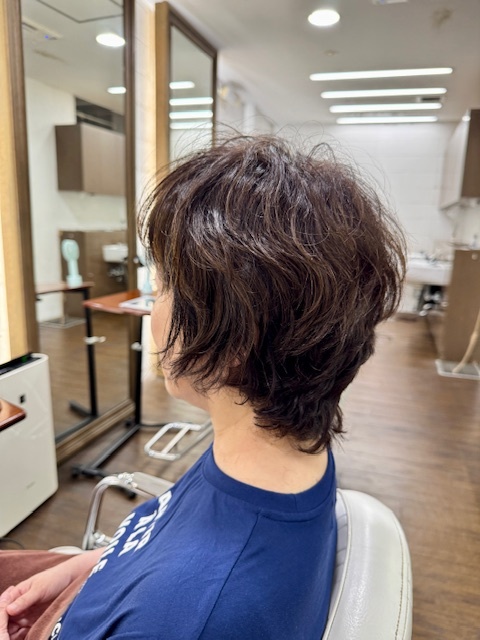 学芸大学 美容室に、Hair Esthe Hi-Deは、あります。学芸大学 美容院に、Hair Esthe Hi-Deはあります。Hair Esthe Hi-Deは目黒区学芸大学駅近くの美容院です。Hair Esthe Hi-Deは目黒区学芸大学駅近くの美容室です。祐天寺美容室近くにも、Hair Esthe Hi-Deはあります。祐天寺美容院近くにも、Hair Esthe Hi-Deはあります。Hair Esthe Hi-Deは髪にやさしく、が綺麗に艶髪になります。Hair Esthe Hi-Deは、カットがとても上手いです。Hair Esthe Hi-Deは、オシャレです。学芸大　美容院　Hair Esthe Hi-Deは、とても人気があります。学芸大　美容室　Hair Esthe Hi-Deは、40代50代60代女性に人気があります。得にボブやショートスタイルが得意で、スタイルがより立体的になります。なので立体感カットが、お客様に人気です。切りっぱなしボブカやマッシュショートも上手いです。なのでショートカットも上手いです。もちろんボブカットも上手いです。カラーも評判よく、ニューアマトラカラーがお客様に高評価です。オーガニックなヘアカラー　香草カラー色葉も人気です。ヘアマニキュアも保湿があり好評です。40代大人女性のお客様が多いです。40代ボブや40代ショートも得意です。50代大人女性も多いです、50代ボブや50代ショートも得意です。50代女性のカットは全般的に得意です。脱白髪染めハイライトカラーも好評です。60代大人女性も多いです。60代女性のカットも得意ですし、上手いと言われます。パーマもとても上手く、　クリープパーマがお客様に高評価クリープパーマしながら、髪は綺麗になります。男性のお客様もいらっしゃいます。男性のお客様は2割位です。Hair Esthe Hi-Deは、オープンした2003年からヘッドスパ「クリームバスヘアエステ」を提供しています。ヘッドスパ「クリームバスヘアエステ」は、頭皮の汚れを落とし且つ頭皮の保湿効果もあり髪に栄養を与え、艶々になります。プレミアム髪質改善トリートメントも大好評です。