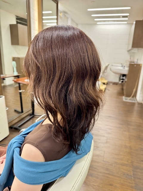 学芸大学 美容室に、Hair Esthe Hi-Deは、あります。学芸大学 美容院に、Hair Esthe Hi-Deはあります。Hair Esthe Hi-Deは目黒区学芸大学駅近くの美容院です。Hair Esthe Hi-Deは目黒区学芸大学駅近くの美容室です。祐天寺美容室近くにも、Hair Esthe Hi-Deはあります。祐天寺美容院近くにも、Hair Esthe Hi-Deはあります。Hair Esthe Hi-Deは髪にやさしく、が綺麗に艶髪になります。Hair Esthe Hi-Deは、カットがとても上手いです。Hair Esthe Hi-Deは、オシャレです。学芸大　美容院　Hair Esthe Hi-Deは、とても人気があります。学芸大　美容室　Hair Esthe Hi-Deは、40代50代60代女性に人気があります。得にボブやショートスタイルが得意で、スタイルがより立体的になります。なので立体感カットが、お客様に人気です。切りっぱなしボブカやマッシュショートも上手いです。なのでショートカットも上手いです。もちろんボブカットも上手いです。カラーも評判よく、ニューアマトラカラーがお客様に高評価です。オーガニックなヘアカラー　香草カラー色葉も人気です。ヘアマニキュアも保湿があり好評です。40代大人女性のお客様が多いです。40代ボブや40代ショートも得意です。50代大人女性も多いです、50代ボブや50代ショートも得意です。50代女性のカットは全般的に得意です。脱白髪染めハイライトカラーも好評です。60代大人女性も多いです。60代女性のカットも得意ですし、上手いと言われます。パーマもとても上手く、　クリープパーマがお客様に高評価クリープパーマしながら、髪は綺麗になります。男性のお客様もいらっしゃいます。男性のお客様は2割位です。Hair Esthe Hi-Deは、オープンした2003年からヘッドスパ「クリームバスヘアエステ」を提供しています。ヘッドスパ「クリームバスヘアエステ」は、頭皮の汚れを落とし且つ頭皮の保湿効果もあり髪に栄養を与え、艶々になります。プレミアム髪質改善トリートメントも大好評です。
