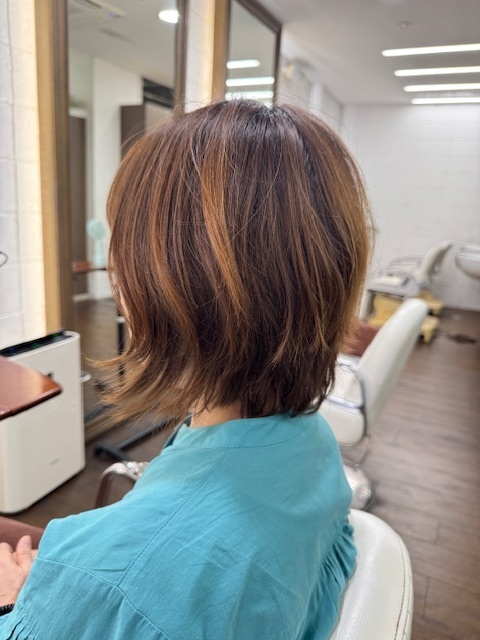 学芸大学 美容室に、Hair Esthe Hi-Deは、あります。学芸大学 美容院に、Hair Esthe Hi-Deはあります。Hair Esthe Hi-Deは目黒区学芸大学駅近くの美容院です。Hair Esthe Hi-Deは目黒区学芸大学駅近くの美容室です。祐天寺美容室近くにも、Hair Esthe Hi-Deはあります。祐天寺美容院近くにも、Hair Esthe Hi-Deはあります。Hair Esthe Hi-Deは髪にやさしく、が綺麗に艶髪になります。Hair Esthe Hi-Deは、カットがとても上手いです。Hair Esthe Hi-Deは、オシャレです。学芸大 美容院 Hair Esthe Hi-Deは、とても人気があります。学芸大 美容室 Hair Esthe Hi-Deは、40代50代60代女性に人気があります。得にボブやショートスタイルが得意で、スタイルがより立体的になります。なので立体感カットが、お客様に人気です。切りっぱなしボブカやマッシュショートも上手いです。なのでショートカットも上手いです。もちろんボブカットも上手いです。カラーも評判よく、ニューアマトラカラーがお客様に高評価です。オーガニックなヘアカラー 香草カラー色葉も人気です。ヘアマニキュアも保湿があり好評です。40代大人女性のお客様が多いです。40代ボブや40代ショートも得意です。50代大人女性も多いです、50代ボブや50代ショートも得意です。50代女性のカットは全般的に得意です。脱白髪染めハイライトカラーも好評です。60代大人女性も多いです。60代女性のカットも得意ですし、上手いと言われます。パーマもとても上手く、 クリープパーマがお客様に高評価クリープパーマしながら、髪は綺麗になります。男性のお客様もいらっしゃいます。男性のお客様は2割位です。Hair Esthe Hi-Deは、オープンした2003年からヘッドスパ「クリームバスヘアエステ」を提供しています。ヘッドスパ「クリームバスヘアエステ」は、頭皮の汚れを落とし且つ頭皮の保湿効果もあり髪に栄養を与え、艶々になります。プレミアム髪質改善トリートメントも大好評です。