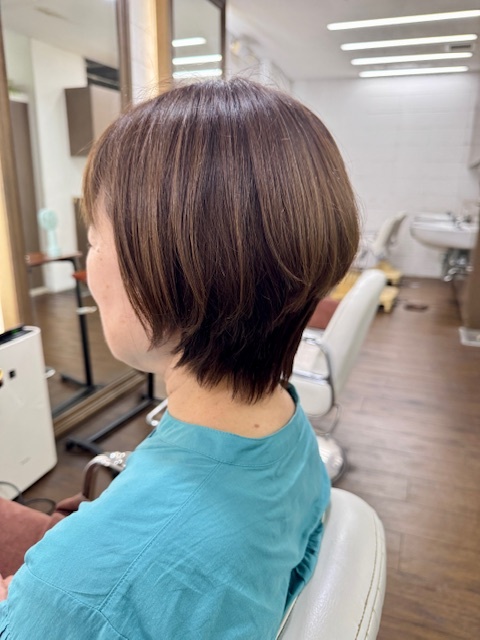 学芸大学 美容室に、Hair Esthe Hi-Deは、あります。学芸大学 美容院に、Hair Esthe Hi-Deはあります。Hair Esthe Hi-Deは目黒区学芸大学駅近くの美容院です。Hair Esthe Hi-Deは目黒区学芸大学駅近くの美容室です。祐天寺美容室近くにも、Hair Esthe Hi-Deはあります。祐天寺美容院近くにも、Hair Esthe Hi-Deはあります。Hair Esthe Hi-Deは髪にやさしく、が綺麗に艶髪になります。Hair Esthe Hi-Deは、カットがとても上手いです。Hair Esthe Hi-Deは、オシャレです。学芸大 美容院 Hair Esthe Hi-Deは、とても人気があります。学芸大 美容室 Hair Esthe Hi-Deは、40代50代60代女性に人気があります。得にボブやショートスタイルが得意で、スタイルがより立体的になります。なので立体感カットが、お客様に人気です。切りっぱなしボブカやマッシュショートも上手いです。なのでショートカットも上手いです。もちろんボブカットも上手いです。カラーも評判よく、ニューアマトラカラーがお客様に高評価です。オーガニックなヘアカラー 香草カラー色葉も人気です。ヘアマニキュアも保湿があり好評です。40代大人女性のお客様が多いです。40代ボブや40代ショートも得意です。50代大人女性も多いです、50代ボブや50代ショートも得意です。50代女性のカットは全般的に得意です。脱白髪染めハイライトカラーも好評です。60代大人女性も多いです。60代女性のカットも得意ですし、上手いと言われます。パーマもとても上手く、 クリープパーマがお客様に高評価クリープパーマしながら、髪は綺麗になります。男性のお客様もいらっしゃいます。男性のお客様は2割位です。Hair Esthe Hi-Deは、オープンした2003年からヘッドスパ「クリームバスヘアエステ」を提供しています。ヘッドスパ「クリームバスヘアエステ」は、頭皮の汚れを落とし且つ頭皮の保湿効果もあり髪に栄養を与え、艶々になります。プレミアム髪質改善トリートメントも大好評です。