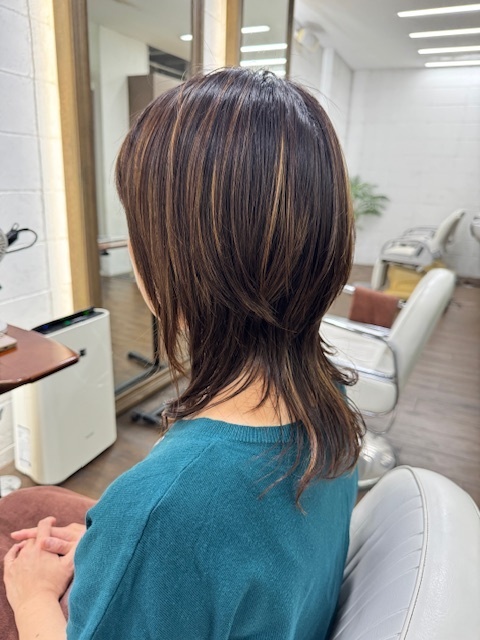 学芸大学 美容室に、Hair Esthe Hi-Deは、あります。学芸大学 美容院に、Hair Esthe Hi-Deはあります。Hair Esthe Hi-Deは目黒区学芸大学駅近くの美容院です。Hair Esthe Hi-Deは目黒区学芸大学駅近くの美容室です。祐天寺美容室近くにも、Hair Esthe Hi-Deはあります。祐天寺美容院近くにも、Hair Esthe Hi-Deはあります。Hair Esthe Hi-Deは髪にやさしく、が綺麗に艶髪になります。Hair Esthe Hi-Deは、カットがとても上手いです。Hair Esthe Hi-Deは、オシャレです。学芸大 美容院 Hair Esthe Hi-Deは、とても人気があります。学芸大 美容室 Hair Esthe Hi-Deは、40代50代60代女性に人気があります。得にボブやショートスタイルが得意で、スタイルがより立体的になります。なので立体感カットが、お客様に人気です。切りっぱなしボブカやマッシュショートも上手いです。なのでショートカットも上手いです。もちろんボブカットも上手いです。カラーも評判よく、ニューアマトラカラーがお客様に高評価です。オーガニックなヘアカラー 香草カラー色葉も人気です。ヘアマニキュアも保湿があり好評です。40代大人女性のお客様が多いです。40代ボブや40代ショートも得意です。50代大人女性も多いです、50代ボブや50代ショートも得意です。50代女性のカットは全般的に得意です。脱白髪染めハイライトカラーも好評です。60代大人女性も多いです。60代女性のカットも得意ですし、上手いと言われます。パーマもとても上手く、 クリープパーマがお客様に高評価クリープパーマしながら、髪は綺麗になります。男性のお客様もいらっしゃいます。男性のお客様は2割位です。Hair Esthe Hi-Deは、オープンした2003年からヘッドスパ「クリームバスヘアエステ」を提供しています。ヘッドスパ「クリームバスヘアエステ」は、頭皮の汚れを落とし且つ頭皮の保湿効果もあり髪に栄養を与え、艶々になります。プレミアム髪質改善トリートメントも大好評です。