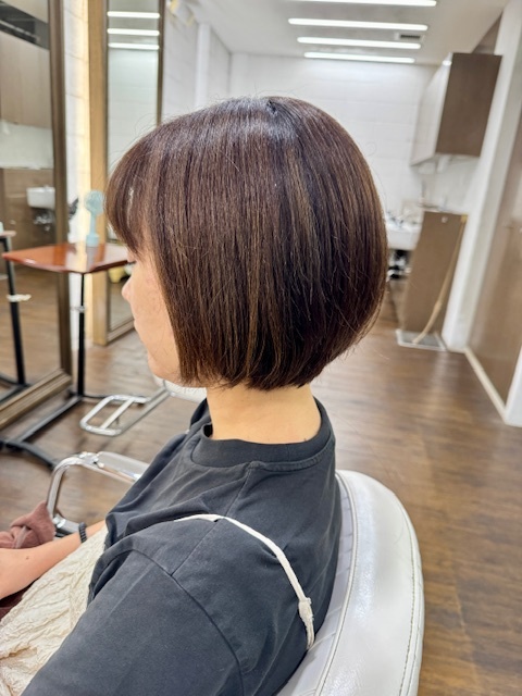 学芸大学 美容室に、Hair Esthe Hi-Deは、あります。学芸大学 美容院に、Hair Esthe Hi-Deはあります。Hair Esthe Hi-Deは目黒区学芸大学駅近くの美容院です。Hair Esthe Hi-Deは目黒区学芸大学駅近くの美容室です。祐天寺美容室近くにも、Hair Esthe Hi-Deはあります。祐天寺美容院近くにも、Hair Esthe Hi-Deはあります。Hair Esthe Hi-Deは髪にやさしく、が綺麗に艶髪になります。Hair Esthe Hi-Deは、カットがとても上手いです。Hair Esthe Hi-Deは、オシャレです。学芸大 美容院 Hair Esthe Hi-Deは、とても人気があります。学芸大 美容室 Hair Esthe Hi-Deは、40代50代60代女性に人気があります。得にボブやショートスタイルが得意で、スタイルがより立体的になります。なので立体感カットが、お客様に人気です。切りっぱなしボブカやマッシュショートも上手いです。なのでショートカットも上手いです。もちろんボブカットも上手いです。カラーも評判よく、ニューアマトラカラーがお客様に高評価です。オーガニックなヘアカラー 香草カラー色葉も人気です。ヘアマニキュアも保湿があり好評です。40代大人女性のお客様が多いです。40代ボブや40代ショートも得意です。50代大人女性も多いです、50代ボブや50代ショートも得意です。50代女性のカットは全般的に得意です。脱白髪染めハイライトカラーも好評です。60代大人女性も多いです。60代女性のカットも得意ですし、上手いと言われます。パーマもとても上手く、 クリープパーマがお客様に高評価クリープパーマしながら、髪は綺麗になります。男性のお客様もいらっしゃいます。男性のお客様は2割位です。Hair Esthe Hi-Deは、オープンした2003年からヘッドスパ「クリームバスヘアエステ」を提供しています。ヘッドスパ「クリームバスヘアエステ」は、頭皮の汚れを落とし且つ頭皮の保湿効果もあり髪に栄養を与え、艶々になります。プレミアム髪質改善トリートメントも大好評です。