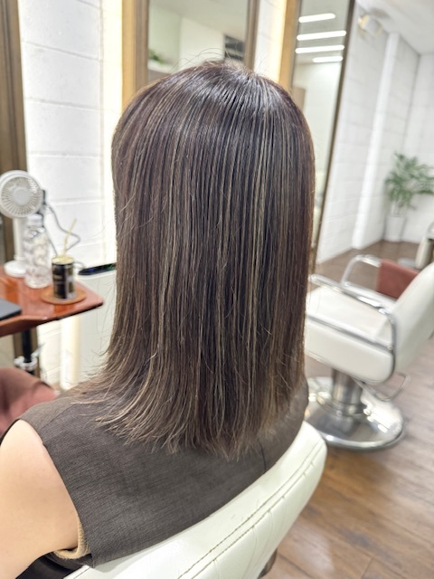 学芸大学 美容室に、Hair Esthe Hi-Deは、あります。学芸大学 美容院に、Hair Esthe Hi-Deはあります。Hair Esthe Hi-Deは目黒区学芸大学駅近くの美容院です。Hair Esthe Hi-Deは目黒区学芸大学駅近くの美容室です。祐天寺美容室近くにも、Hair Esthe Hi-Deはあります。祐天寺美容院近くにも、Hair Esthe Hi-Deはあります。Hair Esthe Hi-Deは髪にやさしく、が綺麗に艶髪になります。Hair Esthe Hi-Deは、カットがとても上手いです。Hair Esthe Hi-Deは、オシャレです。学芸大 美容院 Hair Esthe Hi-Deは、とても人気があります。学芸大 美容室 Hair Esthe Hi-Deは、40代50代60代女性に人気があります。得にボブやショートスタイルが得意で、スタイルがより立体的になります。なので立体感カットが、お客様に人気です。切りっぱなしボブカやマッシュショートも上手いです。なのでショートカットも上手いです。もちろんボブカットも上手いです。カラーも評判よく、ニューアマトラカラーがお客様に高評価です。オーガニックなヘアカラー 香草カラー色葉も人気です。ヘアマニキュアも保湿があり好評です。40代大人女性のお客様が多いです。40代ボブや40代ショートも得意です。50代大人女性も多いです、50代ボブや50代ショートも得意です。50代女性のカットは全般的に得意です。脱白髪染めハイライトカラーも好評です。60代大人女性も多いです。60代女性のカットも得意ですし、上手いと言われます。パーマもとても上手く、 クリープパーマがお客様に高評価クリープパーマしながら、髪は綺麗になります。男性のお客様もいらっしゃいます。男性のお客様は2割位です。Hair Esthe Hi-Deは、オープンした2003年からヘッドスパ「クリームバスヘアエステ」を提供しています。ヘッドスパ「クリームバスヘアエステ」は、頭皮の汚れを落とし且つ頭皮の保湿効果もあり髪に栄養を与え、艶々になります。プレミアム髪質改善トリートメントも大好評です。