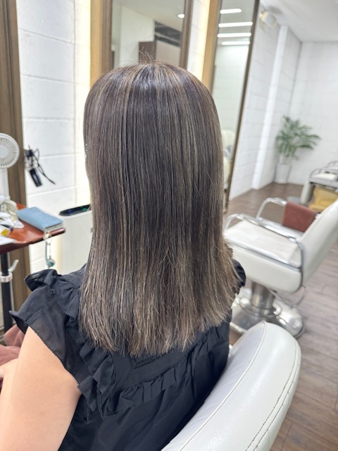 学芸大学 美容室に、Hair Esthe Hi-Deは、あります。学芸大学 美容院に、Hair Esthe Hi-Deはあります。Hair Esthe Hi-Deは目黒区学芸大学駅近くの美容院です。Hair Esthe Hi-Deは目黒区学芸大学駅近くの美容室です。祐天寺美容室近くにも、Hair Esthe Hi-Deはあります。祐天寺美容院近くにも、Hair Esthe Hi-Deはあります。Hair Esthe Hi-Deは髪にやさしく、が綺麗に艶髪になります。Hair Esthe Hi-Deは、カットがとても上手いです。Hair Esthe Hi-Deは、オシャレです。学芸大 美容院 Hair Esthe Hi-Deは、とても人気があります。学芸大 美容室 Hair Esthe Hi-Deは、40代50代60代女性に人気があります。得にボブやショートスタイルが得意で、スタイルがより立体的になります。なので立体感カットが、お客様に人気です。切りっぱなしボブカやマッシュショートも上手いです。なのでショートカットも上手いです。もちろんボブカットも上手いです。カラーも評判よく、ニューアマトラカラーがお客様に高評価です。オーガニックなヘアカラー 香草カラー色葉も人気です。ヘアマニキュアも保湿があり好評です。40代大人女性のお客様が多いです。40代ボブや40代ショートも得意です。50代大人女性も多いです、50代ボブや50代ショートも得意です。50代女性のカットは全般的に得意です。脱白髪染めハイライトカラーも好評です。60代大人女性も多いです。60代女性のカットも得意ですし、上手いと言われます。パーマもとても上手く、 クリープパーマがお客様に高評価クリープパーマしながら、髪は綺麗になります。男性のお客様もいらっしゃいます。男性のお客様は2割位です。Hair Esthe Hi-Deは、オープンした2003年からヘッドスパ「クリームバスヘアエステ」を提供しています。ヘッドスパ「クリームバスヘアエステ」は、頭皮の汚れを落とし且つ頭皮の保湿効果もあり髪に栄養を与え、艶々になります。プレミアム髪質改善トリートメントも大好評です。