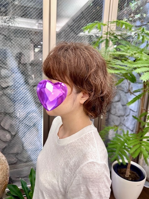 学芸大学 美容室に、Hair Esthe Hi-Deは、あります。学芸大学 美容院に、Hair Esthe Hi-Deはあります。Hair Esthe Hi-Deは目黒区学芸大学駅近くの美容院です。Hair Esthe Hi-Deは目黒区学芸大学駅近くの美容室です。祐天寺美容室近くにも、Hair Esthe Hi-Deはあります。祐天寺美容院近くにも、Hair Esthe Hi-Deはあります。Hair Esthe Hi-Deは髪にやさしく、が綺麗に艶髪になります。Hair Esthe Hi-Deは、カットがとても上手いです。Hair Esthe Hi-Deは、オシャレです。学芸大 美容院 Hair Esthe Hi-Deは、とても人気があります。学芸大 美容室 Hair Esthe Hi-Deは、40代50代60代女性に人気があります。得にボブやショートスタイルが得意で、スタイルがより立体的になります。なので立体感カットが、お客様に人気です。切りっぱなしボブカやマッシュショートも上手いです。なのでショートカットも上手いです。もちろんボブカットも上手いです。カラーも評判よく、ニューアマトラカラーがお客様に高評価です。オーガニックなヘアカラー 香草カラー色葉も人気です。ヘアマニキュアも保湿があり好評です。40代大人女性のお客様が多いです。40代ボブや40代ショートも得意です。50代大人女性も多いです、50代ボブや50代ショートも得意です。50代女性のカットは全般的に得意です。脱白髪染めハイライトカラーも好評です。60代大人女性も多いです。60代女性のカットも得意ですし、上手いと言われます。パーマもとても上手く、 クリープパーマがお客様に高評価クリープパーマしながら、髪は綺麗になります。男性のお客様もいらっしゃいます。男性のお客様は2割位です。Hair Esthe Hi-Deは、オープンした2003年からヘッドスパ「クリームバスヘアエステ」を提供しています。ヘッドスパ「クリームバスヘアエステ」は、頭皮の汚れを落とし且つ頭皮の保湿効果もあり髪に栄養を与え、艶々になります。プレミアム髪質改善トリートメントも大好評です。