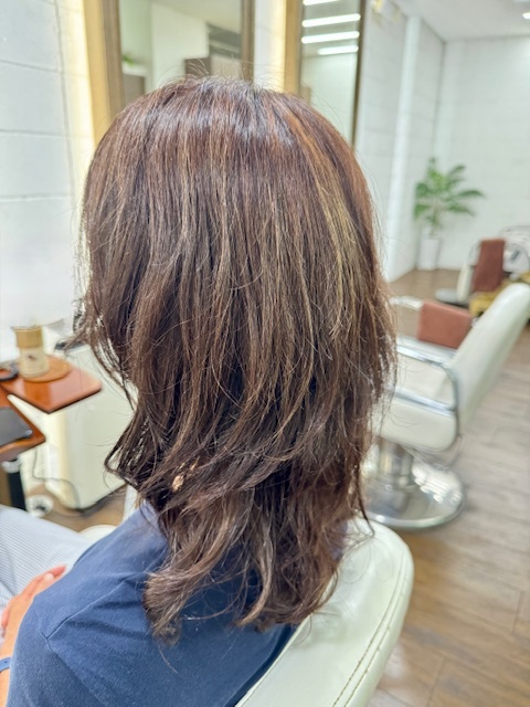 学芸大学 美容室に、Hair Esthe Hi-Deは、あります。学芸大学 美容院に、Hair Esthe Hi-Deはあります。Hair Esthe Hi-Deは目黒区学芸大学駅近くの美容院です。Hair Esthe Hi-Deは目黒区学芸大学駅近くの美容室です。祐天寺美容室近くにも、Hair Esthe Hi-Deはあります。祐天寺美容院近くにも、Hair Esthe Hi-Deはあります。Hair Esthe Hi-Deは髪にやさしく、が綺麗に艶髪になります。Hair Esthe Hi-Deは、カットがとても上手いです。Hair Esthe Hi-Deは、オシャレです。学芸大　美容院　Hair Esthe Hi-Deは、とても人気があります。学芸大　美容室　Hair Esthe Hi-Deは、40代50代60代女性に人気があります。得にボブやショートスタイルが得意で、スタイルがより立体的になります。なので立体感カットが、お客様に人気です。切りっぱなしボブカやマッシュショートも上手いです。なのでショートカットも上手いです。もちろんボブカットも上手いです。カラーも評判よく、ニューアマトラカラーがお客様に高評価です。オーガニックなヘアカラー　香草カラー色葉も人気です。ヘアマニキュアも保湿があり好評です。40代大人女性のお客様が多いです。40代ボブや40代ショートも得意です。50代大人女性も多いです、50代ボブや50代ショートも得意です。50代女性のカットは全般的に得意です。脱白髪染めハイライトカラーも好評です。60代大人女性も多いです。60代女性のカットも得意ですし、上手いと言われます。パーマもとても上手く、　クリープパーマがお客様に高評価クリープパーマしながら、髪は綺麗になります。男性のお客様もいらっしゃいます。男性のお客様は2割位です。Hair Esthe Hi-Deは、オープンした2003年からヘッドスパ「クリームバスヘアエステ」を提供しています。ヘッドスパ「クリームバスヘアエステ」は、頭皮の汚れを落とし且つ頭皮の保湿効果もあり髪に栄養を与え、艶々になります。プレミアム髪質改善トリートメントも大好評です。