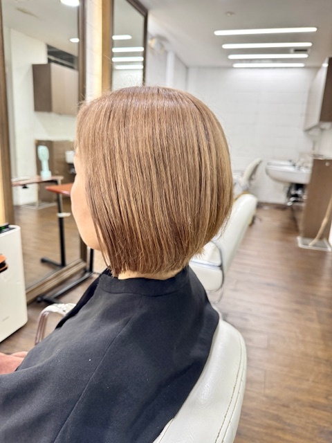 学芸大学 美容室に、Hair Esthe Hi-Deは、あります。学芸大学 美容院に、Hair Esthe Hi-Deはあります。Hair Esthe Hi-Deは目黒区学芸大学駅近くの美容院です。Hair Esthe Hi-Deは目黒区学芸大学駅近くの美容室です。祐天寺美容室近くにも、Hair Esthe Hi-Deはあります。祐天寺美容院近くにも、Hair Esthe Hi-Deはあります。Hair Esthe Hi-Deは髪にやさしく、が綺麗に艶髪になります。Hair Esthe Hi-Deは、カットがとても上手いです。Hair Esthe Hi-Deは、オシャレです。学芸大　美容院　Hair Esthe Hi-Deは、とても人気があります。学芸大　美容室　Hair Esthe Hi-Deは、40代50代60代女性に人気があります。得にボブやショートスタイルが得意で、スタイルがより立体的になります。なので立体感カットが、お客様に人気です。切りっぱなしボブカやマッシュショートも上手いです。なのでショートカットも上手いです。もちろんボブカットも上手いです。カラーも評判よく、ニューアマトラカラーがお客様に高評価です。オーガニックなヘアカラー　香草カラー色葉も人気です。ヘアマニキュアも保湿があり好評です。40代大人女性のお客様が多いです。40代ボブや40代ショートも得意です。50代大人女性も多いです、50代ボブや50代ショートも得意です。50代女性のカットは全般的に得意です。脱白髪染めハイライトカラーも好評です。60代大人女性も多いです。60代女性のカットも得意ですし、上手いと言われます。パーマもとても上手く、　クリープパーマがお客様に高評価クリープパーマしながら、髪は綺麗になります。男性のお客様もいらっしゃいます。男性のお客様は2割位です。Hair Esthe Hi-Deは、オープンした2003年からヘッドスパ「クリームバスヘアエステ」を提供しています。ヘッドスパ「クリームバスヘアエステ」は、頭皮の汚れを落とし且つ頭皮の保湿効果もあり髪に栄養を与え、艶々になります。プレミアム髪質改善トリートメントも大好評です。