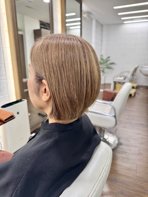 学芸大学 美容室に、Hair Esthe Hi-Deは、あります。学芸大学 美容院に、Hair Esthe Hi-Deはあります。Hair Esthe Hi-Deは目黒区学芸大学駅近くの美容院です。Hair Esthe Hi-Deは目黒区学芸大学駅近くの美容室です。祐天寺美容室近くにも、Hair Esthe Hi-Deはあります。祐天寺美容院近くにも、Hair Esthe Hi-Deはあります。Hair Esthe Hi-Deは髪にやさしく、が綺麗に艶髪になります。Hair Esthe Hi-Deは、カットがとても上手いです。Hair Esthe Hi-Deは、オシャレです。学芸大　美容院　Hair Esthe Hi-Deは、とても人気があります。学芸大　美容室　Hair Esthe Hi-Deは、40代50代60代女性に人気があります。得にボブやショートスタイルが得意で、スタイルがより立体的になります。なので立体感カットが、お客様に人気です。切りっぱなしボブカやマッシュショートも上手いです。なのでショートカットも上手いです。もちろんボブカットも上手いです。カラーも評判よく、ニューアマトラカラーがお客様に高評価です。オーガニックなヘアカラー　香草カラー色葉も人気です。ヘアマニキュアも保湿があり好評です。40代大人女性のお客様が多いです。40代ボブや40代ショートも得意です。50代大人女性も多いです、50代ボブや50代ショートも得意です。50代女性のカットは全般的に得意です。脱白髪染めハイライトカラーも好評です。60代大人女性も多いです。60代女性のカットも得意ですし、上手いと言われます。パーマもとても上手く、　クリープパーマがお客様に高評価クリープパーマしながら、髪は綺麗になります。男性のお客様もいらっしゃいます。男性のお客様は2割位です。Hair Esthe Hi-Deは、オープンした2003年からヘッドスパ「クリームバスヘアエステ」を提供しています。ヘッドスパ「クリームバスヘアエステ」は、頭皮の汚れを落とし且つ頭皮の保湿効果もあり髪に栄養を与え、艶々になります。プレミアム髪質改善トリートメントも大好評です。