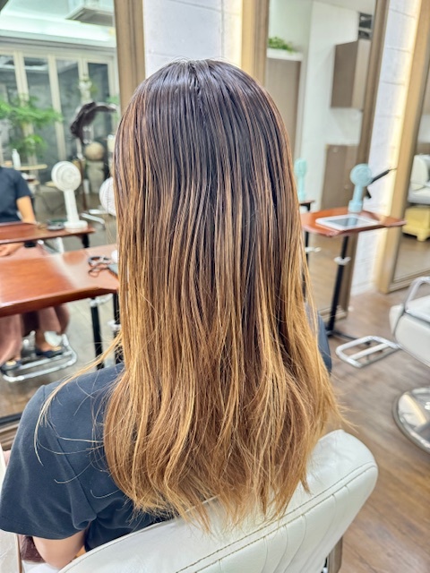 学芸大学 美容室に、Hair Esthe Hi-Deは、あります。学芸大学 美容院に、Hair Esthe Hi-Deはあります。Hair Esthe Hi-Deは目黒区学芸大学駅近くの美容院です。Hair Esthe Hi-Deは目黒区学芸大学駅近くの美容室です。祐天寺美容室近くにも、Hair Esthe Hi-Deはあります。祐天寺美容院近くにも、Hair Esthe Hi-Deはあります。Hair Esthe Hi-Deは髪にやさしく、が綺麗に艶髪になります。Hair Esthe Hi-Deは、カットがとても上手いです。Hair Esthe Hi-Deは、オシャレです。学芸大 美容院 Hair Esthe Hi-Deは、とても人気があります。学芸大 美容室 Hair Esthe Hi-Deは、40代50代60代女性に人気があります。得にボブやショートスタイルが得意で、スタイルがより立体的になります。なので立体感カットが、お客様に人気です。切りっぱなしボブカやマッシュショートも上手いです。なのでショートカットも上手いです。もちろんボブカットも上手いです。カラーも評判よく、ニューアマトラカラーがお客様に高評価です。オーガニックなヘアカラー 香草カラー色葉も人気です。ヘアマニキュアも保湿があり好評です。40代大人女性のお客様が多いです。40代ボブや40代ショートも得意です。50代大人女性も多いです、50代ボブや50代ショートも得意です。50代女性のカットは全般的に得意です。脱白髪染めハイライトカラーも好評です。60代大人女性も多いです。60代女性のカットも得意ですし、上手いと言われます。パーマもとても上手く、 クリープパーマがお客様に高評価クリープパーマしながら、髪は綺麗になります。男性のお客様もいらっしゃいます。男性のお客様は2割位です。Hair Esthe Hi-Deは、オープンした2003年からヘッドスパ「クリームバスヘアエステ」を提供しています。ヘッドスパ「クリームバスヘアエステ」は、頭皮の汚れを落とし且つ頭皮の保湿効果もあり髪に栄養を与え、艶々になります。プレミアム髪質改善トリートメントも大好評です。