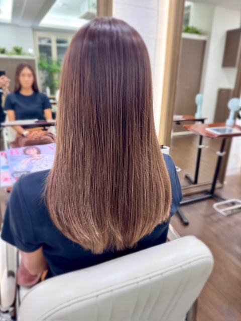 学芸大学 美容室に、Hair Esthe Hi-Deは、あります。学芸大学 美容院に、Hair Esthe Hi-Deはあります。Hair Esthe Hi-Deは目黒区学芸大学駅近くの美容院です。Hair Esthe Hi-Deは目黒区学芸大学駅近くの美容室です。祐天寺美容室近くにも、Hair Esthe Hi-Deはあります。祐天寺美容院近くにも、Hair Esthe Hi-Deはあります。Hair Esthe Hi-Deは髪にやさしく、が綺麗に艶髪になります。Hair Esthe Hi-Deは、カットがとても上手いです。Hair Esthe Hi-Deは、オシャレです。学芸大 美容院 Hair Esthe Hi-Deは、とても人気があります。学芸大 美容室 Hair Esthe Hi-Deは、40代50代60代女性に人気があります。得にボブやショートスタイルが得意で、スタイルがより立体的になります。なので立体感カットが、お客様に人気です。切りっぱなしボブカやマッシュショートも上手いです。なのでショートカットも上手いです。もちろんボブカットも上手いです。カラーも評判よく、ニューアマトラカラーがお客様に高評価です。オーガニックなヘアカラー 香草カラー色葉も人気です。ヘアマニキュアも保湿があり好評です。40代大人女性のお客様が多いです。40代ボブや40代ショートも得意です。50代大人女性も多いです、50代ボブや50代ショートも得意です。50代女性のカットは全般的に得意です。脱白髪染めハイライトカラーも好評です。60代大人女性も多いです。60代女性のカットも得意ですし、上手いと言われます。パーマもとても上手く、 クリープパーマがお客様に高評価クリープパーマしながら、髪は綺麗になります。男性のお客様もいらっしゃいます。男性のお客様は2割位です。Hair Esthe Hi-Deは、オープンした2003年からヘッドスパ「クリームバスヘアエステ」を提供しています。ヘッドスパ「クリームバスヘアエステ」は、頭皮の汚れを落とし且つ頭皮の保湿効果もあり髪に栄養を与え、艶々になります。プレミアム髪質改善トリートメントも大好評です。