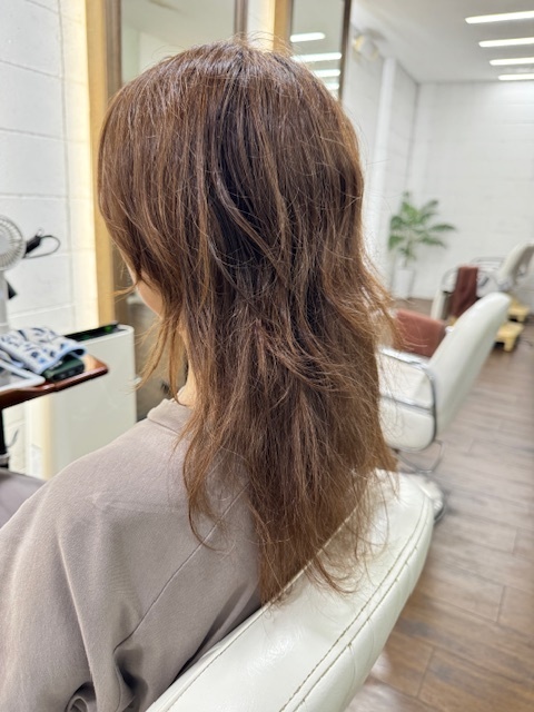 学芸大学 美容室に、Hair Esthe Hi-Deは、あります。学芸大学 美容院に、Hair Esthe Hi-Deはあります。Hair Esthe Hi-Deは目黒区学芸大学駅近くの美容院です。Hair Esthe Hi-Deは目黒区学芸大学駅近くの美容室です。祐天寺美容室近くにも、Hair Esthe Hi-Deはあります。祐天寺美容院近くにも、Hair Esthe Hi-Deはあります。Hair Esthe Hi-Deは髪にやさしく、が綺麗に艶髪になります。Hair Esthe Hi-Deは、カットがとても上手いです。Hair Esthe Hi-Deは、オシャレです。学芸大 美容院 Hair Esthe Hi-Deは、とても人気があります。学芸大 美容室 Hair Esthe Hi-Deは、40代50代60代女性に人気があります。得にボブやショートスタイルが得意で、スタイルがより立体的になります。なので立体感カットが、お客様に人気です。切りっぱなしボブカやマッシュショートも上手いです。なのでショートカットも上手いです。もちろんボブカットも上手いです。カラーも評判よく、ニューアマトラカラーがお客様に高評価です。オーガニックなヘアカラー 香草カラー色葉も人気です。ヘアマニキュアも保湿があり好評です。40代大人女性のお客様が多いです。40代ボブや40代ショートも得意です。50代大人女性も多いです、50代ボブや50代ショートも得意です。50代女性のカットは全般的に得意です。脱白髪染めハイライトカラーも好評です。60代大人女性も多いです。60代女性のカットも得意ですし、上手いと言われます。パーマもとても上手く、 クリープパーマがお客様に高評価クリープパーマしながら、髪は綺麗になります。男性のお客様もいらっしゃいます。男性のお客様は2割位です。Hair Esthe Hi-Deは、オープンした2003年からヘッドスパ「クリームバスヘアエステ」を提供しています。ヘッドスパ「クリームバスヘアエステ」は、頭皮の汚れを落とし且つ頭皮の保湿効果もあり髪に栄養を与え、艶々になります。プレミアム髪質改善トリートメントも大好評です。