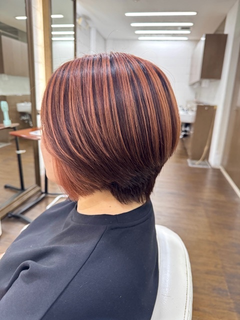学芸大学 美容室に、Hair Esthe Hi-Deは、あります。学芸大学 美容院に、Hair Esthe Hi-Deはあります。Hair Esthe Hi-Deは目黒区学芸大学駅近くの美容院です。Hair Esthe Hi-Deは目黒区学芸大学駅近くの美容室です。祐天寺美容室近くにも、Hair Esthe Hi-Deはあります。祐天寺美容院近くにも、Hair Esthe Hi-Deはあります。Hair Esthe Hi-Deは髪にやさしく、が綺麗に艶髪になります。Hair Esthe Hi-Deは、カットがとても上手いです。Hair Esthe Hi-Deは、オシャレです。学芸大　美容院　Hair Esthe Hi-Deは、とても人気があります。学芸大　美容室　Hair Esthe Hi-Deは、40代50代60代女性に人気があります。得にボブやショートスタイルが得意で、スタイルがより立体的になります。なので立体感カットが、お客様に人気です。切りっぱなしボブカやマッシュショートも上手いです。なのでショートカットも上手いです。もちろんボブカットも上手いです。カラーも評判よく、ニューアマトラカラーがお客様に高評価です。オーガニックなヘアカラー　香草カラー色葉も人気です。ヘアマニキュアも保湿があり好評です。40代大人女性のお客様が多いです。40代ボブや40代ショートも得意です。50代大人女性も多いです、50代ボブや50代ショートも得意です。50代女性のカットは全般的に得意です。脱白髪染めハイライトカラーも好評です。60代大人女性も多いです。60代女性のカットも得意ですし、上手いと言われます。パーマもとても上手く、　クリープパーマがお客様に高評価クリープパーマしながら、髪は綺麗になります。男性のお客様もいらっしゃいます。男性のお客様は2割位です。Hair Esthe Hi-Deは、オープンした2003年からヘッドスパ「クリームバスヘアエステ」を提供しています。ヘッドスパ「クリームバスヘアエステ」は、頭皮の汚れを落とし且つ頭皮の保湿効果もあり髪に栄養を与え、艶々になります。プレミアム髪質改善トリートメントも大好評です。