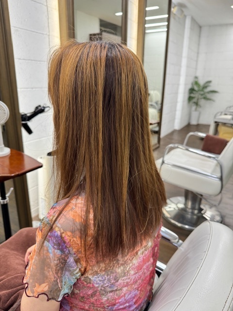 学芸大学 美容室に、Hair Esthe Hi-Deは、あります。学芸大学 美容院に、Hair Esthe Hi-Deはあります。Hair Esthe Hi-Deは目黒区学芸大学駅近くの美容院です。Hair Esthe Hi-Deは目黒区学芸大学駅近くの美容室です。祐天寺美容室近くにも、Hair Esthe Hi-Deはあります。祐天寺美容院近くにも、Hair Esthe Hi-Deはあります。Hair Esthe Hi-Deは髪にやさしく、が綺麗に艶髪になります。Hair Esthe Hi-Deは、カットがとても上手いです。Hair Esthe Hi-Deは、オシャレです。学芸大 美容院 Hair Esthe Hi-Deは、とても人気があります。学芸大 美容室 Hair Esthe Hi-Deは、40代50代60代女性に人気があります。得にボブやショートスタイルが得意で、スタイルがより立体的になります。なので立体感カットが、お客様に人気です。切りっぱなしボブカやマッシュショートも上手いです。なのでショートカットも上手いです。もちろんボブカットも上手いです。カラーも評判よく、ニューアマトラカラーがお客様に高評価です。オーガニックなヘアカラー 香草カラー色葉も人気です。ヘアマニキュアも保湿があり好評です。40代大人女性のお客様が多いです。40代ボブや40代ショートも得意です。50代大人女性も多いです、50代ボブや50代ショートも得意です。50代女性のカットは全般的に得意です。脱白髪染めハイライトカラーも好評です。60代大人女性も多いです。60代女性のカットも得意ですし、上手いと言われます。パーマもとても上手く、 クリープパーマがお客様に高評価クリープパーマしながら、髪は綺麗になります。男性のお客様もいらっしゃいます。男性のお客様は2割位です。Hair Esthe Hi-Deは、オープンした2003年からヘッドスパ「クリームバスヘアエステ」を提供しています。ヘッドスパ「クリームバスヘアエステ」は、頭皮の汚れを落とし且つ頭皮の保湿効果もあり髪に栄養を与え、艶々になります。プレミアム髪質改善トリートメントも大好評です。