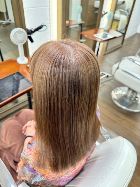 学芸大学 美容室に、Hair Esthe Hi-Deは、あります。学芸大学 美容院に、Hair Esthe Hi-Deはあります。Hair Esthe Hi-Deは目黒区学芸大学駅近くの美容院です。Hair Esthe Hi-Deは目黒区学芸大学駅近くの美容室です。祐天寺美容室近くにも、Hair Esthe Hi-Deはあります。祐天寺美容院近くにも、Hair Esthe Hi-Deはあります。Hair Esthe Hi-Deは髪にやさしく、が綺麗に艶髪になります。Hair Esthe Hi-Deは、カットがとても上手いです。Hair Esthe Hi-Deは、オシャレです。学芸大 美容院 Hair Esthe Hi-Deは、とても人気があります。学芸大 美容室 Hair Esthe Hi-Deは、40代50代60代女性に人気があります。得にボブやショートスタイルが得意で、スタイルがより立体的になります。なので立体感カットが、お客様に人気です。切りっぱなしボブカやマッシュショートも上手いです。なのでショートカットも上手いです。もちろんボブカットも上手いです。カラーも評判よく、ニューアマトラカラーがお客様に高評価です。オーガニックなヘアカラー 香草カラー色葉も人気です。ヘアマニキュアも保湿があり好評です。40代大人女性のお客様が多いです。40代ボブや40代ショートも得意です。50代大人女性も多いです、50代ボブや50代ショートも得意です。50代女性のカットは全般的に得意です。脱白髪染めハイライトカラーも好評です。60代大人女性も多いです。60代女性のカットも得意ですし、上手いと言われます。パーマもとても上手く、 クリープパーマがお客様に高評価クリープパーマしながら、髪は綺麗になります。男性のお客様もいらっしゃいます。男性のお客様は2割位です。Hair Esthe Hi-Deは、オープンした2003年からヘッドスパ「クリームバスヘアエステ」を提供しています。ヘッドスパ「クリームバスヘアエステ」は、頭皮の汚れを落とし且つ頭皮の保湿効果もあり髪に栄養を与え、艶々になります。プレミアム髪質改善トリートメントも大好評です。