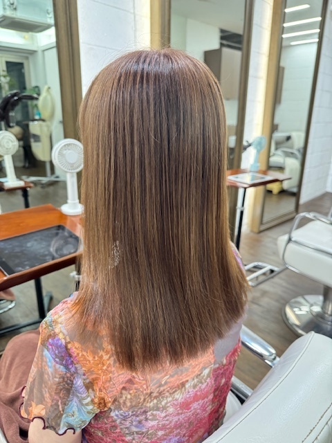 学芸大学 美容室に、Hair Esthe Hi-Deは、あります。学芸大学 美容院に、Hair Esthe Hi-Deはあります。Hair Esthe Hi-Deは目黒区学芸大学駅近くの美容院です。Hair Esthe Hi-Deは目黒区学芸大学駅近くの美容室です。祐天寺美容室近くにも、Hair Esthe Hi-Deはあります。祐天寺美容院近くにも、Hair Esthe Hi-Deはあります。Hair Esthe Hi-Deは髪にやさしく、が綺麗に艶髪になります。Hair Esthe Hi-Deは、カットがとても上手いです。Hair Esthe Hi-Deは、オシャレです。学芸大 美容院 Hair Esthe Hi-Deは、とても人気があります。学芸大 美容室 Hair Esthe Hi-Deは、40代50代60代女性に人気があります。得にボブやショートスタイルが得意で、スタイルがより立体的になります。なので立体感カットが、お客様に人気です。切りっぱなしボブカやマッシュショートも上手いです。なのでショートカットも上手いです。もちろんボブカットも上手いです。カラーも評判よく、ニューアマトラカラーがお客様に高評価です。オーガニックなヘアカラー 香草カラー色葉も人気です。ヘアマニキュアも保湿があり好評です。40代大人女性のお客様が多いです。40代ボブや40代ショートも得意です。50代大人女性も多いです、50代ボブや50代ショートも得意です。50代女性のカットは全般的に得意です。脱白髪染めハイライトカラーも好評です。60代大人女性も多いです。60代女性のカットも得意ですし、上手いと言われます。パーマもとても上手く、 クリープパーマがお客様に高評価クリープパーマしながら、髪は綺麗になります。男性のお客様もいらっしゃいます。男性のお客様は2割位です。Hair Esthe Hi-Deは、オープンした2003年からヘッドスパ「クリームバスヘアエステ」を提供しています。ヘッドスパ「クリームバスヘアエステ」は、頭皮の汚れを落とし且つ頭皮の保湿効果もあり髪に栄養を与え、艶々になります。プレミアム髪質改善トリートメントも大好評です。