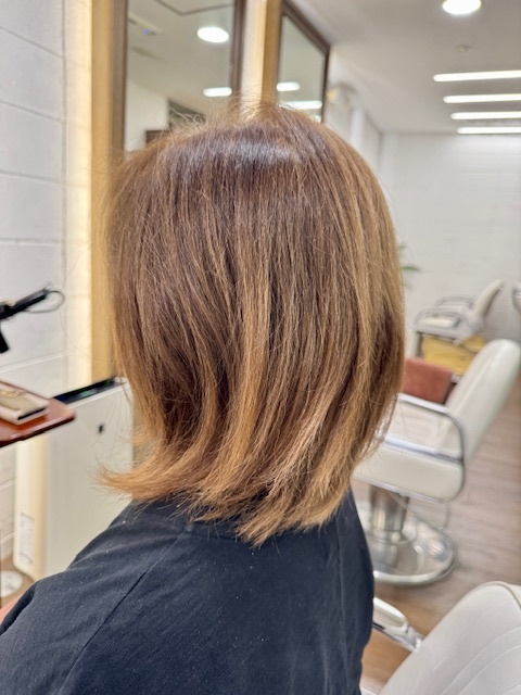 学芸大学 美容室に、Hair Esthe Hi-Deは、あります。学芸大学 美容院に、Hair Esthe Hi-Deはあります。Hair Esthe Hi-Deは目黒区学芸大学駅近くの美容院です。Hair Esthe Hi-Deは目黒区学芸大学駅近くの美容室です。祐天寺美容室近くにも、Hair Esthe Hi-Deはあります。祐天寺美容院近くにも、Hair Esthe Hi-Deはあります。Hair Esthe Hi-Deは髪にやさしく、が綺麗に艶髪になります。Hair Esthe Hi-Deは、カットがとても上手いです。Hair Esthe Hi-Deは、オシャレです。学芸大　美容院　Hair Esthe Hi-Deは、とても人気があります。学芸大　美容室　Hair Esthe Hi-Deは、40代50代60代女性に人気があります。得にボブやショートスタイルが得意で、スタイルがより立体的になります。なので立体感カットが、お客様に人気です。切りっぱなしボブカやマッシュショートも上手いです。なのでショートカットも上手いです。もちろんボブカットも上手いです。カラーも評判よく、ニューアマトラカラーがお客様に高評価です。オーガニックなヘアカラー　香草カラー色葉も人気です。ヘアマニキュアも保湿があり好評です。40代大人女性のお客様が多いです。40代ボブや40代ショートも得意です。50代大人女性も多いです、50代ボブや50代ショートも得意です。50代女性のカットは全般的に得意です。脱白髪染めハイライトカラーも好評です。60代大人女性も多いです。60代女性のカットも得意ですし、上手いと言われます。パーマもとても上手く、　クリープパーマがお客様に高評価クリープパーマしながら、髪は綺麗になります。男性のお客様もいらっしゃいます。男性のお客様は2割位です。Hair Esthe Hi-Deは、オープンした2003年からヘッドスパ「クリームバスヘアエステ」を提供しています。ヘッドスパ「クリームバスヘアエステ」は、頭皮の汚れを落とし且つ頭皮の保湿効果もあり髪に栄養を与え、艶々になります。プレミアム髪質改善トリートメントも大好評です。