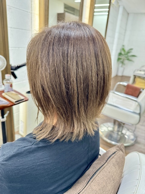 学芸大学 美容室に、Hair Esthe Hi-Deは、あります。学芸大学 美容院に、Hair Esthe Hi-Deはあります。Hair Esthe Hi-Deは目黒区学芸大学駅近くの美容院です。Hair Esthe Hi-Deは目黒区学芸大学駅近くの美容室です。祐天寺美容室近くにも、Hair Esthe Hi-Deはあります。祐天寺美容院近くにも、Hair Esthe Hi-Deはあります。Hair Esthe Hi-Deは髪にやさしく、が綺麗に艶髪になります。Hair Esthe Hi-Deは、カットがとても上手いです。Hair Esthe Hi-Deは、オシャレです。学芸大　美容院　Hair Esthe Hi-Deは、とても人気があります。学芸大　美容室　Hair Esthe Hi-Deは、40代50代60代女性に人気があります。得にボブやショートスタイルが得意で、スタイルがより立体的になります。なので立体感カットが、お客様に人気です。切りっぱなしボブカやマッシュショートも上手いです。なのでショートカットも上手いです。もちろんボブカットも上手いです。カラーも評判よく、ニューアマトラカラーがお客様に高評価です。オーガニックなヘアカラー　香草カラー色葉も人気です。ヘアマニキュアも保湿があり好評です。40代大人女性のお客様が多いです。40代ボブや40代ショートも得意です。50代大人女性も多いです、50代ボブや50代ショートも得意です。50代女性のカットは全般的に得意です。脱白髪染めハイライトカラーも好評です。60代大人女性も多いです。60代女性のカットも得意ですし、上手いと言われます。パーマもとても上手く、　クリープパーマがお客様に高評価クリープパーマしながら、髪は綺麗になります。男性のお客様もいらっしゃいます。男性のお客様は2割位です。Hair Esthe Hi-Deは、オープンした2003年からヘッドスパ「クリームバスヘアエステ」を提供しています。ヘッドスパ「クリームバスヘアエステ」は、頭皮の汚れを落とし且つ頭皮の保湿効果もあり髪に栄養を与え、艶々になります。プレミアム髪質改善トリートメントも大好評です。