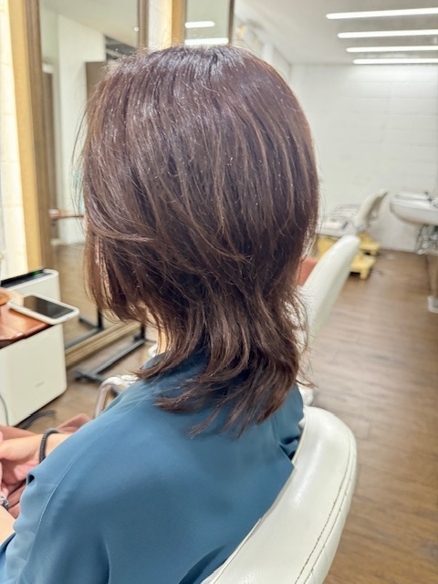 学芸大学 美容室に、Hair Esthe Hi-Deは、あります。学芸大学 美容院に、Hair Esthe Hi-Deはあります。Hair Esthe Hi-Deは目黒区学芸大学駅近くの美容院です。Hair Esthe Hi-Deは目黒区学芸大学駅近くの美容室です。祐天寺美容室近くにも、Hair Esthe Hi-Deはあります。祐天寺美容院近くにも、Hair Esthe Hi-Deはあります。Hair Esthe Hi-Deは髪にやさしく、が綺麗に艶髪になります。Hair Esthe Hi-Deは、カットがとても上手いです。Hair Esthe Hi-Deは、オシャレです。学芸大　美容院　Hair Esthe Hi-Deは、とても人気があります。学芸大　美容室　Hair Esthe Hi-Deは、40代50代60代女性に人気があります。得にボブやショートスタイルが得意で、スタイルがより立体的になります。なので立体感カットが、お客様に人気です。切りっぱなしボブカやマッシュショートも上手いです。なのでショートカットも上手いです。もちろんボブカットも上手いです。カラーも評判よく、ニューアマトラカラーがお客様に高評価です。オーガニックなヘアカラー　香草カラー色葉も人気です。ヘアマニキュアも保湿があり好評です。40代大人女性のお客様が多いです。40代ボブや40代ショートも得意です。50代大人女性も多いです、50代ボブや50代ショートも得意です。50代女性のカットは全般的に得意です。脱白髪染めハイライトカラーも好評です。60代大人女性も多いです。60代女性のカットも得意ですし、上手いと言われます。パーマもとても上手く、　クリープパーマがお客様に高評価クリープパーマしながら、髪は綺麗になります。男性のお客様もいらっしゃいます。男性のお客様は2割位です。Hair Esthe Hi-Deは、オープンした2003年からヘッドスパ「クリームバスヘアエステ」を提供しています。ヘッドスパ「クリームバスヘアエステ」は、頭皮の汚れを落とし且つ頭皮の保湿効果もあり髪に栄養を与え、艶々になります。プレミアム髪質改善トリートメントも大好評です。