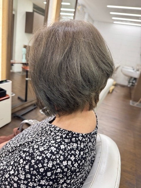 学芸大学 美容室に、Hair Esthe Hi-Deは、あります。学芸大学 美容院に、Hair Esthe Hi-Deはあります。Hair Esthe Hi-Deは目黒区学芸大学駅近くの美容院です。Hair Esthe Hi-Deは目黒区学芸大学駅近くの美容室です。祐天寺美容室近くにも、Hair Esthe Hi-Deはあります。祐天寺美容院近くにも、Hair Esthe Hi-Deはあります。Hair Esthe Hi-Deは髪にやさしく、が綺麗に艶髪になります。Hair Esthe Hi-Deは、カットがとても上手いです。Hair Esthe Hi-Deは、オシャレです。学芸大 美容院 Hair Esthe Hi-Deは、とても人気があります。学芸大 美容室 Hair Esthe Hi-Deは、40代50代60代女性に人気があります。得にボブやショートスタイルが得意で、スタイルがより立体的になります。なので立体感カットが、お客様に人気です。切りっぱなしボブカやマッシュショートも上手いです。なのでショートカットも上手いです。もちろんボブカットも上手いです。カラーも評判よく、ニューアマトラカラーがお客様に高評価です。オーガニックなヘアカラー 香草カラー色葉も人気です。ヘアマニキュアも保湿があり好評です。40代大人女性のお客様が多いです。40代ボブや40代ショートも得意です。50代大人女性も多いです、50代ボブや50代ショートも得意です。50代女性のカットは全般的に得意です。脱白髪染めハイライトカラーも好評です。60代大人女性も多いです。60代女性のカットも得意ですし、上手いと言われます。パーマもとても上手く、 クリープパーマがお客様に高評価クリープパーマしながら、髪は綺麗になります。男性のお客様もいらっしゃいます。男性のお客様は2割位です。Hair Esthe Hi-Deは、オープンした2003年からヘッドスパ「クリームバスヘアエステ」を提供しています。ヘッドスパ「クリームバスヘアエステ」は、頭皮の汚れを落とし且つ頭皮の保湿効果もあり髪に栄養を与え、艶々になります。プレミアム髪質改善トリートメントも大好評です。