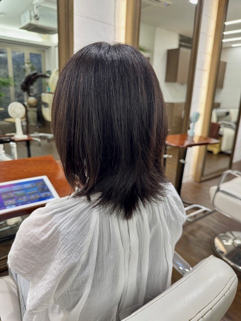 学芸大学 美容室に、Hair Esthe Hi-Deは、あります。学芸大学 美容院に、Hair Esthe Hi-Deはあります。Hair Esthe Hi-Deは目黒区学芸大学駅近くの美容院です。Hair Esthe Hi-Deは目黒区学芸大学駅近くの美容室です。祐天寺美容室近くにも、Hair Esthe Hi-Deはあります。祐天寺美容院近くにも、Hair Esthe Hi-Deはあります。Hair Esthe Hi-Deは髪にやさしく、が綺麗に艶髪になります。Hair Esthe Hi-Deは、カットがとても上手いです。Hair Esthe Hi-Deは、オシャレです。学芸大 美容院 Hair Esthe Hi-Deは、とても人気があります。学芸大 美容室 Hair Esthe Hi-Deは、40代50代60代女性に人気があります。得にボブやショートスタイルが得意で、スタイルがより立体的になります。なので立体感カットが、お客様に人気です。切りっぱなしボブカやマッシュショートも上手いです。なのでショートカットも上手いです。もちろんボブカットも上手いです。カラーも評判よく、ニューアマトラカラーがお客様に高評価です。オーガニックなヘアカラー 香草カラー色葉も人気です。ヘアマニキュアも保湿があり好評です。40代大人女性のお客様が多いです。40代ボブや40代ショートも得意です。50代大人女性も多いです、50代ボブや50代ショートも得意です。50代女性のカットは全般的に得意です。脱白髪染めハイライトカラーも好評です。60代大人女性も多いです。60代女性のカットも得意ですし、上手いと言われます。パーマもとても上手く、 クリープパーマがお客様に高評価クリープパーマしながら、髪は綺麗になります。男性のお客様もいらっしゃいます。男性のお客様は2割位です。Hair Esthe Hi-Deは、オープンした2003年からヘッドスパ「クリームバスヘアエステ」を提供しています。ヘッドスパ「クリームバスヘアエステ」は、頭皮の汚れを落とし且つ頭皮の保湿効果もあり髪に栄養を与え、艶々になります。プレミアム髪質改善トリートメントも大好評です。