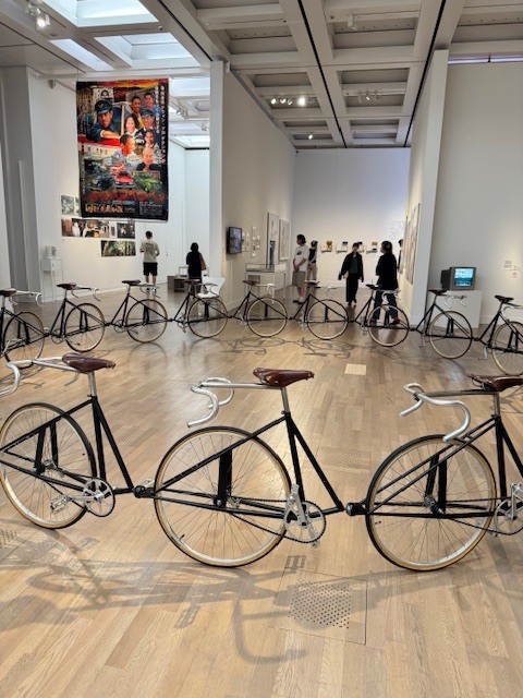 学芸大学 美容室に、Hair Esthe Hi-Deは、あります。学芸大学 美容院に、Hair Esthe Hi-Deはあります。Hair Esthe Hi-Deは目黒区学芸大学駅近くの美容院です。Hair Esthe Hi-Deは目黒区学芸大学駅近くの美容室です。祐天寺美容室近くにも、Hair Esthe Hi-Deはあります。祐天寺美容院近くにも、Hair Esthe Hi-Deはあります。Hair Esthe Hi-Deは髪にやさしく、が綺麗に艶髪になります。Hair Esthe Hi-Deは、カットがとても上手いです。Hair Esthe Hi-Deは、オシャレです。学芸大 美容院 Hair Esthe Hi-Deは、とても人気があります。学芸大 美容室 Hair Esthe Hi-Deは、40代50代60代女性に人気があります。得にボブやショートスタイルが得意で、スタイルがより立体的になります。なので立体感カットが、お客様に人気です。切りっぱなしボブカやマッシュショートも上手いです。なのでショートカットも上手いです。もちろんボブカットも上手いです。カラーも評判よく、ニューアマトラカラーがお客様に高評価です。オーガニックなヘアカラー 香草カラー色葉も人気です。ヘアマニキュアも保湿があり好評です。40代大人女性のお客様が多いです。40代ボブや40代ショートも得意です。50代大人女性も多いです、50代ボブや50代ショートも得意です。50代女性のカットは全般的に得意です。脱白髪染めハイライトカラーも好評です。60代大人女性も多いです。60代女性のカットも得意ですし、上手いと言われます。パーマもとても上手く、 クリープパーマがお客様に高評価クリープパーマしながら、髪は綺麗になります。男性のお客様もいらっしゃいます。男性のお客様は2割位です。Hair Esthe Hi-Deは、オープンした2003年からヘッドスパ「クリームバスヘアエステ」を提供しています。ヘッドスパ「クリームバスヘアエステ」は、頭皮の汚れを落とし且つ頭皮の保湿効果もあり髪に栄養を与え、艶々になります。プレミアム髪質改善トリートメントも大好評です。