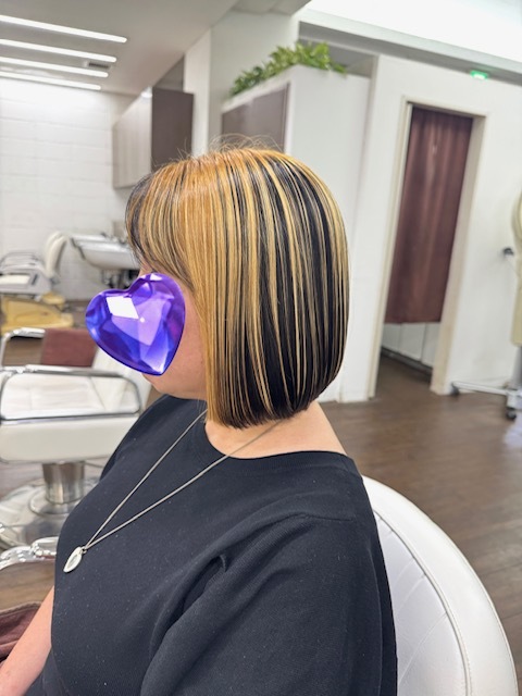 学芸大学 美容室に、Hair Esthe Hi-Deは、あります。学芸大学 美容院に、Hair Esthe Hi-Deはあります。Hair Esthe Hi-Deは目黒区学芸大学駅近くの美容院です。Hair Esthe Hi-Deは目黒区学芸大学駅近くの美容室です。祐天寺美容室近くにも、Hair Esthe Hi-Deはあります。祐天寺美容院近くにも、Hair Esthe Hi-Deはあります。Hair Esthe Hi-Deは髪にやさしく、が綺麗に艶髪になります。Hair Esthe Hi-Deは、カットがとても上手いです。Hair Esthe Hi-Deは、オシャレです。学芸大 美容院 Hair Esthe Hi-Deは、とても人気があります。学芸大 美容室 Hair Esthe Hi-Deは、40代50代60代女性に人気があります。得にボブやショートスタイルが得意で、スタイルがより立体的になります。なので立体感カットが、お客様に人気です。切りっぱなしボブカやマッシュショートも上手いです。なのでショートカットも上手いです。もちろんボブカットも上手いです。カラーも評判よく、ニューアマトラカラーがお客様に高評価です。オーガニックなヘアカラー 香草カラー色葉も人気です。ヘアマニキュアも保湿があり好評です。40代大人女性のお客様が多いです。40代ボブや40代ショートも得意です。50代大人女性も多いです、50代ボブや50代ショートも得意です。50代女性のカットは全般的に得意です。脱白髪染めハイライトカラーも好評です。60代大人女性も多いです。60代女性のカットも得意ですし、上手いと言われます。パーマもとても上手く、 クリープパーマがお客様に高評価クリープパーマしながら、髪は綺麗になります。男性のお客様もいらっしゃいます。男性のお客様は2割位です。Hair Esthe Hi-Deは、オープンした2003年からヘッドスパ「クリームバスヘアエステ」を提供しています。ヘッドスパ「クリームバスヘアエステ」は、頭皮の汚れを落とし且つ頭皮の保湿効果もあり髪に栄養を与え、艶々になります。プレミアム髪質改善トリートメントも大好評です。