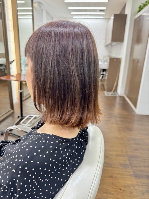 学芸大学 美容室に、Hair Esthe Hi-Deは、あります。学芸大学 美容院に、Hair Esthe Hi-Deはあります。Hair Esthe Hi-Deは目黒区学芸大学駅近くの美容院です。Hair Esthe Hi-Deは目黒区学芸大学駅近くの美容室です。祐天寺美容室近くにも、Hair Esthe Hi-Deはあります。祐天寺美容院近くにも、Hair Esthe Hi-Deはあります。Hair Esthe Hi-Deは髪にやさしく、が綺麗に艶髪になります。Hair Esthe Hi-Deは、カットがとても上手いです。Hair Esthe Hi-Deは、オシャレです。学芸大 美容院 Hair Esthe Hi-Deは、とても人気があります。学芸大 美容室 Hair Esthe Hi-Deは、40代50代60代女性に人気があります。得にボブやショートスタイルが得意で、スタイルがより立体的になります。なので立体感カットが、お客様に人気です。切りっぱなしボブカやマッシュショートも上手いです。なのでショートカットも上手いです。もちろんボブカットも上手いです。カラーも評判よく、ニューアマトラカラーがお客様に高評価です。オーガニックなヘアカラー 香草カラー色葉も人気です。ヘアマニキュアも保湿があり好評です。40代大人女性のお客様が多いです。40代ボブや40代ショートも得意です。50代大人女性も多いです、50代ボブや50代ショートも得意です。50代女性のカットは全般的に得意です。脱白髪染めハイライトカラーも好評です。60代大人女性も多いです。60代女性のカットも得意ですし、上手いと言われます。パーマもとても上手く、 クリープパーマがお客様に高評価クリープパーマしながら、髪は綺麗になります。男性のお客様もいらっしゃいます。男性のお客様は2割位です。Hair Esthe Hi-Deは、オープンした2003年からヘッドスパ「クリームバスヘアエステ」を提供しています。ヘッドスパ「クリームバスヘアエステ」は、頭皮の汚れを落とし且つ頭皮の保湿効果もあり髪に栄養を与え、艶々になります。プレミアム髪質改善トリートメントも大好評です。