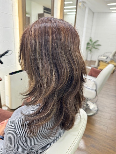 学芸大学 美容室に、Hair Esthe Hi-Deは、あります。学芸大学 美容院に、Hair Esthe Hi-Deはあります。Hair Esthe Hi-Deは目黒区学芸大学駅近くの美容院です。Hair Esthe Hi-Deは目黒区学芸大学駅近くの美容室です。祐天寺美容室近くにも、Hair Esthe Hi-Deはあります。祐天寺美容院近くにも、Hair Esthe Hi-Deはあります。Hair Esthe Hi-Deは髪にやさしく、が綺麗に艶髪になります。Hair Esthe Hi-Deは、カットがとても上手いです。Hair Esthe Hi-Deは、オシャレです。学芸大　美容院　Hair Esthe Hi-Deは、とても人気があります。学芸大　美容室　Hair Esthe Hi-Deは、40代50代60代女性に人気があります。得にボブやショートスタイルが得意で、スタイルがより立体的になります。なので立体感カットが、お客様に人気です。切りっぱなしボブカやマッシュショートも上手いです。なのでショートカットも上手いです。もちろんボブカットも上手いです。カラーも評判よく、ニューアマトラカラーがお客様に高評価です。オーガニックなヘアカラー　香草カラー色葉も人気です。ヘアマニキュアも保湿があり好評です。40代大人女性のお客様が多いです。40代ボブや40代ショートも得意です。50代大人女性も多いです、50代ボブや50代ショートも得意です。50代女性のカットは全般的に得意です。脱白髪染めハイライトカラーも好評です。60代大人女性も多いです。60代女性のカットも得意ですし、上手いと言われます。パーマもとても上手く、　クリープパーマがお客様に高評価クリープパーマしながら、髪は綺麗になります。男性のお客様もいらっしゃいます。男性のお客様は2割位です。Hair Esthe Hi-Deは、オープンした2003年からヘッドスパ「クリームバスヘアエステ」を提供しています。ヘッドスパ「クリームバスヘアエステ」は、頭皮の汚れを落とし且つ頭皮の保湿効果もあり髪に栄養を与え、艶々になります。プレミアム髪質改善トリートメントも大好評です。