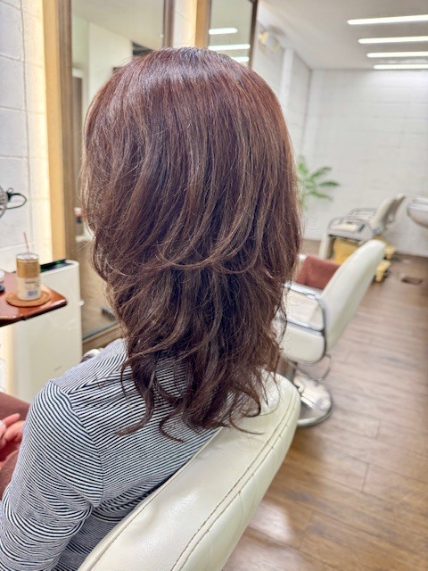 学芸大学 美容室に、Hair Esthe Hi-Deは、あります。学芸大学 美容院に、Hair Esthe Hi-Deはあります。Hair Esthe Hi-Deは目黒区学芸大学駅近くの美容院です。Hair Esthe Hi-Deは目黒区学芸大学駅近くの美容室です。祐天寺美容室近くにも、Hair Esthe Hi-Deはあります。祐天寺美容院近くにも、Hair Esthe Hi-Deはあります。Hair Esthe Hi-Deは髪にやさしく、が綺麗に艶髪になります。Hair Esthe Hi-Deは、カットがとても上手いです。Hair Esthe Hi-Deは、オシャレです。学芸大　美容院　Hair Esthe Hi-Deは、とても人気があります。学芸大　美容室　Hair Esthe Hi-Deは、40代50代60代女性に人気があります。得にボブやショートスタイルが得意で、スタイルがより立体的になります。なので立体感カットが、お客様に人気です。切りっぱなしボブカやマッシュショートも上手いです。なのでショートカットも上手いです。もちろんボブカットも上手いです。カラーも評判よく、ニューアマトラカラーがお客様に高評価です。オーガニックなヘアカラー　香草カラー色葉も人気です。ヘアマニキュアも保湿があり好評です。40代大人女性のお客様が多いです。40代ボブや40代ショートも得意です。50代大人女性も多いです、50代ボブや50代ショートも得意です。50代女性のカットは全般的に得意です。脱白髪染めハイライトカラーも好評です。60代大人女性も多いです。60代女性のカットも得意ですし、上手いと言われます。パーマもとても上手く、　クリープパーマがお客様に高評価クリープパーマしながら、髪は綺麗になります。男性のお客様もいらっしゃいます。男性のお客様は2割位です。Hair Esthe Hi-Deは、オープンした2003年からヘッドスパ「クリームバスヘアエステ」を提供しています。ヘッドスパ「クリームバスヘアエステ」は、頭皮の汚れを落とし且つ頭皮の保湿効果もあり髪に栄養を与え、艶々になります。プレミアム髪質改善トリートメントも大好評です。