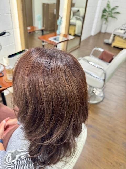 学芸大学 美容室に、Hair Esthe Hi-Deは、あります。学芸大学 美容院に、Hair Esthe Hi-Deはあります。Hair Esthe Hi-Deは目黒区学芸大学駅近くの美容院です。Hair Esthe Hi-Deは目黒区学芸大学駅近くの美容室です。祐天寺美容室近くにも、Hair Esthe Hi-Deはあります。祐天寺美容院近くにも、Hair Esthe Hi-Deはあります。Hair Esthe Hi-Deは髪にやさしく、が綺麗に艶髪になります。Hair Esthe Hi-Deは、カットがとても上手いです。Hair Esthe Hi-Deは、オシャレです。学芸大　美容院　Hair Esthe Hi-Deは、とても人気があります。学芸大　美容室　Hair Esthe Hi-Deは、40代50代60代女性に人気があります。得にボブやショートスタイルが得意で、スタイルがより立体的になります。なので立体感カットが、お客様に人気です。切りっぱなしボブカやマッシュショートも上手いです。なのでショートカットも上手いです。もちろんボブカットも上手いです。カラーも評判よく、ニューアマトラカラーがお客様に高評価です。オーガニックなヘアカラー　香草カラー色葉も人気です。ヘアマニキュアも保湿があり好評です。40代大人女性のお客様が多いです。40代ボブや40代ショートも得意です。50代大人女性も多いです、50代ボブや50代ショートも得意です。50代女性のカットは全般的に得意です。脱白髪染めハイライトカラーも好評です。60代大人女性も多いです。60代女性のカットも得意ですし、上手いと言われます。パーマもとても上手く、　クリープパーマがお客様に高評価クリープパーマしながら、髪は綺麗になります。男性のお客様もいらっしゃいます。男性のお客様は2割位です。Hair Esthe Hi-Deは、オープンした2003年からヘッドスパ「クリームバスヘアエステ」を提供しています。ヘッドスパ「クリームバスヘアエステ」は、頭皮の汚れを落とし且つ頭皮の保湿効果もあり髪に栄養を与え、艶々になります。プレミアム髪質改善トリートメントも大好評です。