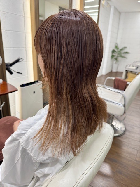 学芸大学 美容室に、Hair Esthe Hi-Deは、あります。学芸大学 美容院に、Hair Esthe Hi-Deはあります。Hair Esthe Hi-Deは目黒区学芸大学駅近くの美容院です。Hair Esthe Hi-Deは目黒区学芸大学駅近くの美容室です。祐天寺美容室近くにも、Hair Esthe Hi-Deはあります。祐天寺美容院近くにも、Hair Esthe Hi-Deはあります。Hair Esthe Hi-Deは髪にやさしく、が綺麗に艶髪になります。Hair Esthe Hi-Deは、カットがとても上手いです。Hair Esthe Hi-Deは、オシャレです。学芸大 美容院 Hair Esthe Hi-Deは、とても人気があります。学芸大 美容室 Hair Esthe Hi-Deは、40代50代60代女性に人気があります。得にボブやショートスタイルが得意で、スタイルがより立体的になります。なので立体感カットが、お客様に人気です。切りっぱなしボブカやマッシュショートも上手いです。なのでショートカットも上手いです。もちろんボブカットも上手いです。カラーも評判よく、ニューアマトラカラーがお客様に高評価です。オーガニックなヘアカラー 香草カラー色葉も人気です。ヘアマニキュアも保湿があり好評です。40代大人女性のお客様が多いです。40代ボブや40代ショートも得意です。50代大人女性も多いです、50代ボブや50代ショートも得意です。50代女性のカットは全般的に得意です。脱白髪染めハイライトカラーも好評です。60代大人女性も多いです。60代女性のカットも得意ですし、上手いと言われます。パーマもとても上手く、 クリープパーマがお客様に高評価クリープパーマしながら、髪は綺麗になります。男性のお客様もいらっしゃいます。男性のお客様は2割位です。Hair Esthe Hi-Deは、オープンした2003年からヘッドスパ「クリームバスヘアエステ」を提供しています。ヘッドスパ「クリームバスヘアエステ」は、頭皮の汚れを落とし且つ頭皮の保湿効果もあり髪に栄養を与え、艶々になります。プレミアム髪質改善トリートメントも大好評です。