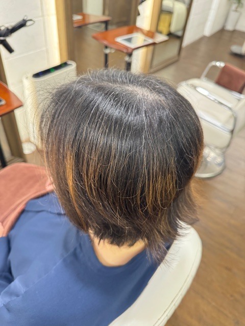 学芸大学 美容室に、Hair Esthe Hi-Deは、あります。学芸大学 美容院に、Hair Esthe Hi-Deはあります。Hair Esthe Hi-Deは目黒区学芸大学駅近くの美容院です。Hair Esthe Hi-Deは目黒区学芸大学駅近くの美容室です。祐天寺美容室近くにも、Hair Esthe Hi-Deはあります。祐天寺美容院近くにも、Hair Esthe Hi-Deはあります。Hair Esthe Hi-Deは髪にやさしく、が綺麗に艶髪になります。Hair Esthe Hi-Deは、カットがとても上手いです。Hair Esthe Hi-Deは、オシャレです。学芸大 美容院 Hair Esthe Hi-Deは、とても人気があります。学芸大 美容室 Hair Esthe Hi-Deは、40代50代60代女性に人気があります。得にボブやショートスタイルが得意で、スタイルがより立体的になります。なので立体感カットが、お客様に人気です。切りっぱなしボブカやマッシュショートも上手いです。なのでショートカットも上手いです。もちろんボブカットも上手いです。カラーも評判よく、ニューアマトラカラーがお客様に高評価です。オーガニックなヘアカラー 香草カラー色葉も人気です。ヘアマニキュアも保湿があり好評です。40代大人女性のお客様が多いです。40代ボブや40代ショートも得意です。50代大人女性も多いです、50代ボブや50代ショートも得意です。50代女性のカットは全般的に得意です。脱白髪染めハイライトカラーも好評です。60代大人女性も多いです。60代女性のカットも得意ですし、上手いと言われます。パーマもとても上手く、 クリープパーマがお客様に高評価クリープパーマしながら、髪は綺麗になります。男性のお客様もいらっしゃいます。男性のお客様は2割位です。Hair Esthe Hi-Deは、オープンした2003年からヘッドスパ「クリームバスヘアエステ」を提供しています。ヘッドスパ「クリームバスヘアエステ」は、頭皮の汚れを落とし且つ頭皮の保湿効果もあり髪に栄養を与え、艶々になります。プレミアム髪質改善トリートメントも大好評です。