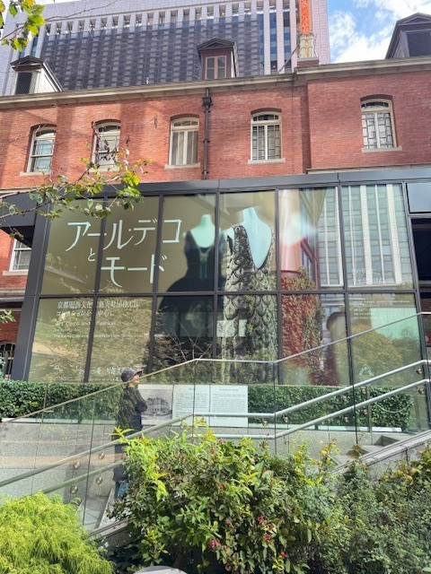 学芸大学 美容室に、Hair Esthe Hi-Deは、あります。学芸大学 美容院に、Hair Esthe Hi-Deはあります。Hair Esthe Hi-Deは目黒区学芸大学駅近くの美容院です。Hair Esthe Hi-Deは目黒区学芸大学駅近くの美容室です。祐天寺美容室近くにも、Hair Esthe Hi-Deはあります。祐天寺美容院近くにも、Hair Esthe Hi-Deはあります。Hair Esthe Hi-Deは髪にやさしく、が綺麗に艶髪になります。Hair Esthe Hi-Deは、カットがとても上手いです。Hair Esthe Hi-Deは、オシャレです。学芸大 美容院 Hair Esthe Hi-Deは、とても人気があります。学芸大 美容室 Hair Esthe Hi-Deは、40代50代60代女性に人気があります。得にボブやショートスタイルが得意で、スタイルがより立体的になります。なので立体感カットが、お客様に人気です。切りっぱなしボブカやマッシュショートも上手いです。なのでショートカットも上手いです。もちろんボブカットも上手いです。カラーも評判よく、ニューアマトラカラーがお客様に高評価です。オーガニックなヘアカラー 香草カラー色葉も人気です。ヘアマニキュアも保湿があり好評です。40代大人女性のお客様が多いです。40代ボブや40代ショートも得意です。50代大人女性も多いです、50代ボブや50代ショートも得意です。50代女性のカットは全般的に得意です。脱白髪染めハイライトカラーも好評です。60代大人女性も多いです。60代女性のカットも得意ですし、上手いと言われます。パーマもとても上手く、 クリープパーマがお客様に高評価クリープパーマしながら、髪は綺麗になります。男性のお客様もいらっしゃいます。男性のお客様は2割位です。Hair Esthe Hi-Deは、オープンした2003年からヘッドスパ「クリームバスヘアエステ」を提供しています。ヘッドスパ「クリームバスヘアエステ」は、頭皮の汚れを落とし且つ頭皮の保湿効果もあり髪に栄養を与え、艶々になります。プレミアム髪質改善トリートメントも大好評です。