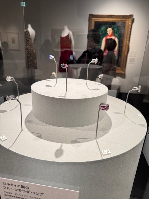 学芸大学 美容室に、Hair Esthe Hi-Deは、あります。学芸大学 美容院に、Hair Esthe Hi-Deはあります。Hair Esthe Hi-Deは目黒区学芸大学駅近くの美容院です。Hair Esthe Hi-Deは目黒区学芸大学駅近くの美容室です。祐天寺美容室近くにも、Hair Esthe Hi-Deはあります。祐天寺美容院近くにも、Hair Esthe Hi-Deはあります。Hair Esthe Hi-Deは髪にやさしく、が綺麗に艶髪になります。Hair Esthe Hi-Deは、カットがとても上手いです。Hair Esthe Hi-Deは、オシャレです。学芸大 美容院 Hair Esthe Hi-Deは、とても人気があります。学芸大 美容室 Hair Esthe Hi-Deは、40代50代60代女性に人気があります。得にボブやショートスタイルが得意で、スタイルがより立体的になります。なので立体感カットが、お客様に人気です。切りっぱなしボブカやマッシュショートも上手いです。なのでショートカットも上手いです。もちろんボブカットも上手いです。カラーも評判よく、ニューアマトラカラーがお客様に高評価です。オーガニックなヘアカラー 香草カラー色葉も人気です。ヘアマニキュアも保湿があり好評です。40代大人女性のお客様が多いです。40代ボブや40代ショートも得意です。50代大人女性も多いです、50代ボブや50代ショートも得意です。50代女性のカットは全般的に得意です。脱白髪染めハイライトカラーも好評です。60代大人女性も多いです。60代女性のカットも得意ですし、上手いと言われます。パーマもとても上手く、 クリープパーマがお客様に高評価クリープパーマしながら、髪は綺麗になります。男性のお客様もいらっしゃいます。男性のお客様は2割位です。Hair Esthe Hi-Deは、オープンした2003年からヘッドスパ「クリームバスヘアエステ」を提供しています。ヘッドスパ「クリームバスヘアエステ」は、頭皮の汚れを落とし且つ頭皮の保湿効果もあり髪に栄養を与え、艶々になります。プレミアム髪質改善トリートメントも大好評です。