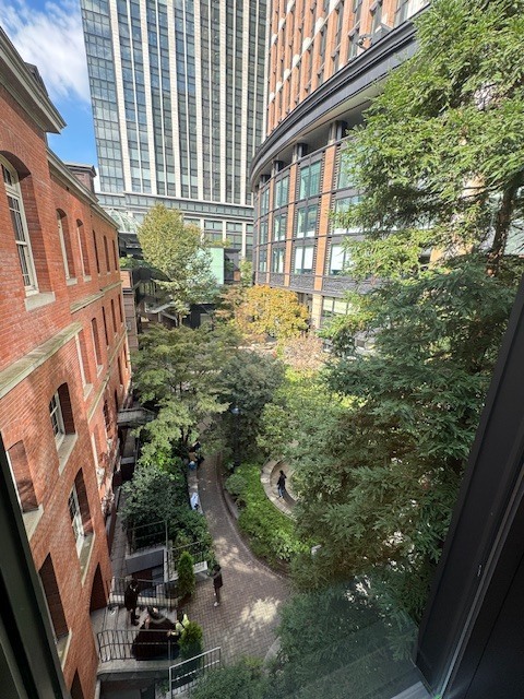 学芸大学 美容室に、Hair Esthe Hi-Deは、あります。学芸大学 美容院に、Hair Esthe Hi-Deはあります。Hair Esthe Hi-Deは目黒区学芸大学駅近くの美容院です。Hair Esthe Hi-Deは目黒区学芸大学駅近くの美容室です。祐天寺美容室近くにも、Hair Esthe Hi-Deはあります。祐天寺美容院近くにも、Hair Esthe Hi-Deはあります。Hair Esthe Hi-Deは髪にやさしく、が綺麗に艶髪になります。Hair Esthe Hi-Deは、カットがとても上手いです。Hair Esthe Hi-Deは、オシャレです。学芸大 美容院 Hair Esthe Hi-Deは、とても人気があります。学芸大 美容室 Hair Esthe Hi-Deは、40代50代60代女性に人気があります。得にボブやショートスタイルが得意で、スタイルがより立体的になります。なので立体感カットが、お客様に人気です。切りっぱなしボブカやマッシュショートも上手いです。なのでショートカットも上手いです。もちろんボブカットも上手いです。カラーも評判よく、ニューアマトラカラーがお客様に高評価です。オーガニックなヘアカラー 香草カラー色葉も人気です。ヘアマニキュアも保湿があり好評です。40代大人女性のお客様が多いです。40代ボブや40代ショートも得意です。50代大人女性も多いです、50代ボブや50代ショートも得意です。50代女性のカットは全般的に得意です。脱白髪染めハイライトカラーも好評です。60代大人女性も多いです。60代女性のカットも得意ですし、上手いと言われます。パーマもとても上手く、 クリープパーマがお客様に高評価クリープパーマしながら、髪は綺麗になります。男性のお客様もいらっしゃいます。男性のお客様は2割位です。Hair Esthe Hi-Deは、オープンした2003年からヘッドスパ「クリームバスヘアエステ」を提供しています。ヘッドスパ「クリームバスヘアエステ」は、頭皮の汚れを落とし且つ頭皮の保湿効果もあり髪に栄養を与え、艶々になります。プレミアム髪質改善トリートメントも大好評です。