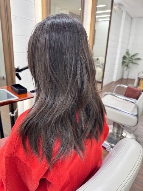 学芸大学 美容室に、Hair Esthe Hi-Deは、あります。学芸大学 美容院に、Hair Esthe Hi-Deはあります。Hair Esthe Hi-Deは目黒区学芸大学駅近くの美容院です。Hair Esthe Hi-Deは目黒区学芸大学駅近くの美容室です。祐天寺美容室近くにも、Hair Esthe Hi-Deはあります。祐天寺美容院近くにも、Hair Esthe Hi-Deはあります。Hair Esthe Hi-Deは髪にやさしく、が綺麗に艶髪になります。Hair Esthe Hi-Deは、カットがとても上手いです。Hair Esthe Hi-Deは、オシャレです。学芸大 美容院 Hair Esthe Hi-Deは、とても人気があります。学芸大 美容室 Hair Esthe Hi-Deは、40代50代60代女性に人気があります。得にボブやショートスタイルが得意で、スタイルがより立体的になります。なので立体感カットが、お客様に人気です。切りっぱなしボブカやマッシュショートも上手いです。なのでショートカットも上手いです。もちろんボブカットも上手いです。カラーも評判よく、ニューアマトラカラーがお客様に高評価です。オーガニックなヘアカラー 香草カラー色葉も人気です。ヘアマニキュアも保湿があり好評です。40代大人女性のお客様が多いです。40代ボブや40代ショートも得意です。50代大人女性も多いです、50代ボブや50代ショートも得意です。50代女性のカットは全般的に得意です。脱白髪染めハイライトカラーも好評です。60代大人女性も多いです。60代女性のカットも得意ですし、上手いと言われます。パーマもとても上手く、 クリープパーマがお客様に高評価クリープパーマしながら、髪は綺麗になります。男性のお客様もいらっしゃいます。男性のお客様は2割位です。Hair Esthe Hi-Deは、オープンした2003年からヘッドスパ「クリームバスヘアエステ」を提供しています。ヘッドスパ「クリームバスヘアエステ」は、頭皮の汚れを落とし且つ頭皮の保湿効果もあり髪に栄養を与え、艶々になります。プレミアム髪質改善トリートメントも大好評です。