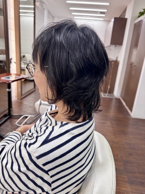学芸大学 美容室に、Hair Esthe Hi-Deは、あります。学芸大学 美容院に、Hair Esthe Hi-Deはあります。Hair Esthe Hi-Deは目黒区学芸大学駅近くの美容院です。Hair Esthe Hi-Deは目黒区学芸大学駅近くの美容室です。祐天寺美容室近くにも、Hair Esthe Hi-Deはあります。祐天寺美容院近くにも、Hair Esthe Hi-Deはあります。Hair Esthe Hi-Deは髪にやさしく、が綺麗に艶髪になります。Hair Esthe Hi-Deは、カットがとても上手いです。Hair Esthe Hi-Deは、オシャレです。学芸大　美容院　Hair Esthe Hi-Deは、とても人気があります。学芸大　美容室　Hair Esthe Hi-Deは、40代50代60代女性に人気があります。得にボブやショートスタイルが得意で、スタイルがより立体的になります。なので立体感カットが、お客様に人気です。切りっぱなしボブカやマッシュショートも上手いです。なのでショートカットも上手いです。もちろんボブカットも上手いです。カラーも評判よく、ニューアマトラカラーがお客様に高評価です。オーガニックなヘアカラー　香草カラー色葉も人気です。ヘアマニキュアも保湿があり好評です。40代大人女性のお客様が多いです。40代ボブや40代ショートも得意です。50代大人女性も多いです、50代ボブや50代ショートも得意です。50代女性のカットは全般的に得意です。脱白髪染めハイライトカラーも好評です。60代大人女性も多いです。60代女性のカットも得意ですし、上手いと言われます。パーマもとても上手く、　クリープパーマがお客様に高評価クリープパーマしながら、髪は綺麗になります。男性のお客様もいらっしゃいます。男性のお客様は2割位です。Hair Esthe Hi-Deは、オープンした2003年からヘッドスパ「クリームバスヘアエステ」を提供しています。ヘッドスパ「クリームバスヘアエステ」は、頭皮の汚れを落とし且つ頭皮の保湿効果もあり髪に栄養を与え、艶々になります。プレミアム髪質改善トリートメントも大好評です。