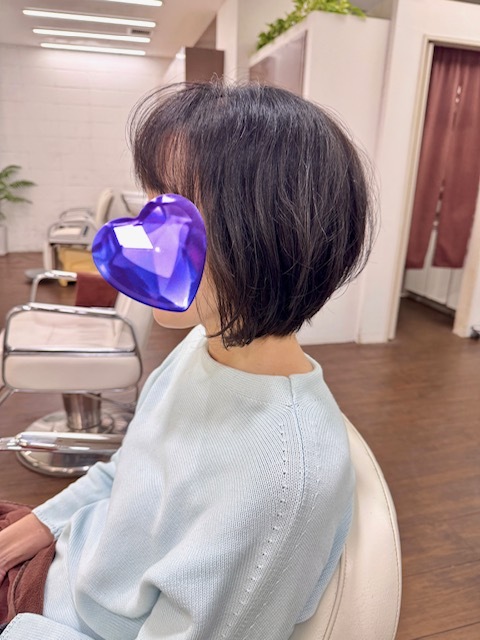 学芸大学 美容室に、Hair Esthe Hi-Deは、あります。学芸大学 美容院に、Hair Esthe Hi-Deはあります。Hair Esthe Hi-Deは目黒区学芸大学駅近くの美容院です。Hair Esthe Hi-Deは目黒区学芸大学駅近くの美容室です。祐天寺美容室近くにも、Hair Esthe Hi-Deはあります。祐天寺美容院近くにも、Hair Esthe Hi-Deはあります。Hair Esthe Hi-Deは髪にやさしく、が綺麗に艶髪になります。Hair Esthe Hi-Deは、カットがとても上手いです。Hair Esthe Hi-Deは、オシャレです。学芸大 美容院 Hair Esthe Hi-Deは、とても人気があります。学芸大 美容室 Hair Esthe Hi-Deは、40代50代60代女性に人気があります。得にボブやショートスタイルが得意で、スタイルがより立体的になります。なので立体感カットが、お客様に人気です。切りっぱなしボブカやマッシュショートも上手いです。なのでショートカットも上手いです。もちろんボブカットも上手いです。カラーも評判よく、ニューアマトラカラーがお客様に高評価です。オーガニックなヘアカラー 香草カラー色葉も人気です。ヘアマニキュアも保湿があり好評です。40代大人女性のお客様が多いです。40代ボブや40代ショートも得意です。50代大人女性も多いです、50代ボブや50代ショートも得意です。50代女性のカットは全般的に得意です。脱白髪染めハイライトカラーも好評です。60代大人女性も多いです。60代女性のカットも得意ですし、上手いと言われます。パーマもとても上手く、 クリープパーマがお客様に高評価クリープパーマしながら、髪は綺麗になります。男性のお客様もいらっしゃいます。男性のお客様は2割位です。Hair Esthe Hi-Deは、オープンした2003年からヘッドスパ「クリームバスヘアエステ」を提供しています。ヘッドスパ「クリームバスヘアエステ」は、頭皮の汚れを落とし且つ頭皮の保湿効果もあり髪に栄養を与え、艶々になります。プレミアム髪質改善トリートメントも大好評です。