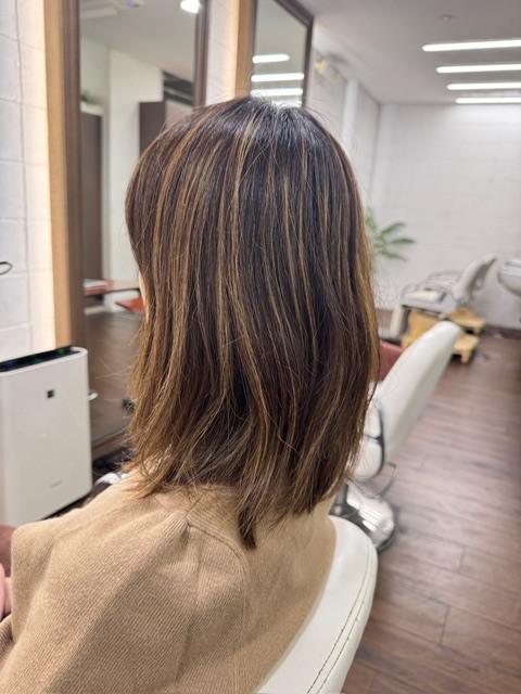 芸大学 美容室に、Hair Esthe Hi-Deは、あります。学芸大学 美容院に、Hair Esthe Hi-Deはあります。Hair Esthe Hi-Deは目黒区学芸大学駅近くの美容院です。Hair Esthe Hi-Deは目黒区学芸大学駅近くの美容室です。祐天寺美容室近くにも、Hair Esthe Hi-Deはあります。祐天寺美容院近くにも、Hair Esthe Hi-Deはあります。Hair Esthe Hi-Deは髪にやさしく、が綺麗に艶髪になります。Hair Esthe Hi-Deは、カットがとても上手いです。Hair Esthe Hi-Deは、オシャレです。学芸大　美容院　Hair Esthe Hi-Deは、とても人気があります。学芸大　美容室　Hair Esthe Hi-Deは、40代50代60代女性に人気があります。得にボブやショートスタイルが得意で、スタイルがより立体的になります。なので立体感カットが、お客様に人気です。切りっぱなしボブカやマッシュショートも上手いです。なのでショートカットも上手いです。もちろんボブカットも上手いです。カラーも評判よく、ニューアマトラカラーがお客様に高評価です。オーガニックなヘアカラー　香草カラー色葉も人気です。ヘアマニキュアも保湿があり好評です。40代大人女性のお客様が多いです。40代ボブや40代ショートも得意です。50代大人女性も多いです、50代ボブや50代ショートも得意です。50代女性のカットは全般的に得意です。脱白髪染めハイライトカラーも好評です。60代大人女性も多いです。60代女性のカットも得意ですし、上手いと言われます。パーマもとても上手く、　クリープパーマがお客様に高評価クリープパーマしながら、髪は綺麗になります。男性のお客様もいらっしゃいます。男性のお客様は2割位です。Hair Esthe Hi-Deは、オープンした2003年からヘッドスパ「クリームバスヘアエステ」を提供しています。ヘッドスパ「クリームバスヘアエステ」は、頭皮の汚れを落とし且つ頭皮の保湿効果もあり髪に栄養を与え、艶々になります。プレミアム髪質改善トリートメントも大好評です。