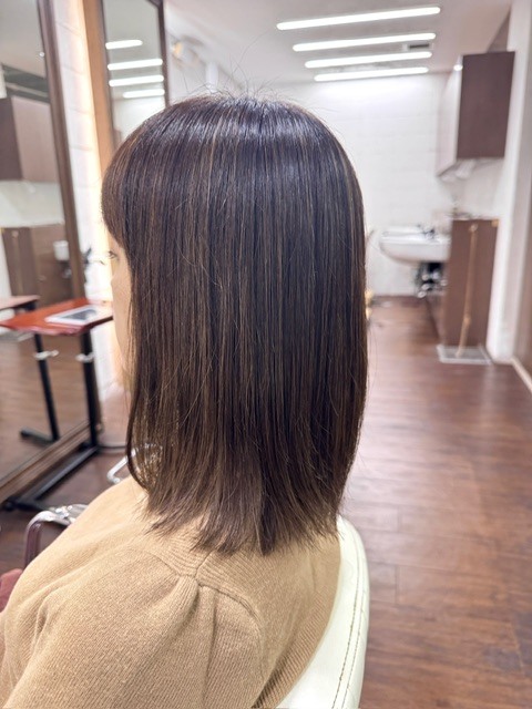 芸大学 美容室に、Hair Esthe Hi-Deは、あります。学芸大学 美容院に、Hair Esthe Hi-Deはあります。Hair Esthe Hi-Deは目黒区学芸大学駅近くの美容院です。Hair Esthe Hi-Deは目黒区学芸大学駅近くの美容室です。祐天寺美容室近くにも、Hair Esthe Hi-Deはあります。祐天寺美容院近くにも、Hair Esthe Hi-Deはあります。Hair Esthe Hi-Deは髪にやさしく、が綺麗に艶髪になります。Hair Esthe Hi-Deは、カットがとても上手いです。Hair Esthe Hi-Deは、オシャレです。学芸大　美容院　Hair Esthe Hi-Deは、とても人気があります。学芸大　美容室　Hair Esthe Hi-Deは、40代50代60代女性に人気があります。得にボブやショートスタイルが得意で、スタイルがより立体的になります。なので立体感カットが、お客様に人気です。切りっぱなしボブカやマッシュショートも上手いです。なのでショートカットも上手いです。もちろんボブカットも上手いです。カラーも評判よく、ニューアマトラカラーがお客様に高評価です。オーガニックなヘアカラー　香草カラー色葉も人気です。ヘアマニキュアも保湿があり好評です。40代大人女性のお客様が多いです。40代ボブや40代ショートも得意です。50代大人女性も多いです、50代ボブや50代ショートも得意です。50代女性のカットは全般的に得意です。脱白髪染めハイライトカラーも好評です。60代大人女性も多いです。60代女性のカットも得意ですし、上手いと言われます。パーマもとても上手く、　クリープパーマがお客様に高評価クリープパーマしながら、髪は綺麗になります。男性のお客様もいらっしゃいます。男性のお客様は2割位です。Hair Esthe Hi-Deは、オープンした2003年からヘッドスパ「クリームバスヘアエステ」を提供しています。ヘッドスパ「クリームバスヘアエステ」は、頭皮の汚れを落とし且つ頭皮の保湿効果もあり髪に栄養を与え、艶々になります。プレミアム髪質改善トリートメントも大好評です。