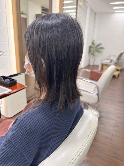 学芸大学 美容室に、Hair Esthe Hi-Deは、あります。学芸大学 美容院に、Hair Esthe Hi-Deはあります。Hair Esthe Hi-Deは目黒区学芸大学駅近くの美容院です。Hair Esthe Hi-Deは目黒区学芸大学駅近くの美容室です。祐天寺美容室近くにも、Hair Esthe Hi-Deはあります。祐天寺美容院近くにも、Hair Esthe Hi-Deはあります。Hair Esthe Hi-Deは髪にやさしく、が綺麗に艶髪になります。Hair Esthe Hi-Deは、カットがとても上手いです。Hair Esthe Hi-Deは、オシャレです。学芸大 美容院 Hair Esthe Hi-Deは、とても人気があります。学芸大 美容室 Hair Esthe Hi-Deは、40代50代60代女性に人気があります。得にボブやショートスタイルが得意で、スタイルがより立体的になります。なので立体感カットが、お客様に人気です。切りっぱなしボブカやマッシュショートも上手いです。なのでショートカットも上手いです。もちろんボブカットも上手いです。カラーも評判よく、ニューアマトラカラーがお客様に高評価です。オーガニックなヘアカラー 香草カラー色葉も人気です。ヘアマニキュアも保湿があり好評です。40代大人女性のお客様が多いです。40代ボブや40代ショートも得意です。50代大人女性も多いです、50代ボブや50代ショートも得意です。50代女性のカットは全般的に得意です。脱白髪染めハイライトカラーも好評です。60代大人女性も多いです。60代女性のカットも得意ですし、上手いと言われます。パーマもとても上手く、 クリープパーマがお客様に高評価クリープパーマしながら、髪は綺麗になります。男性のお客様もいらっしゃいます。男性のお客様は2割位です。Hair Esthe Hi-Deは、オープンした2003年からヘッドスパ「クリームバスヘアエステ」を提供しています。ヘッドスパ「クリームバスヘアエステ」は、頭皮の汚れを落とし且つ頭皮の保湿効果もあり髪に栄養を与え、艶々になります。プレミアム髪質改善トリートメントも大好評です。