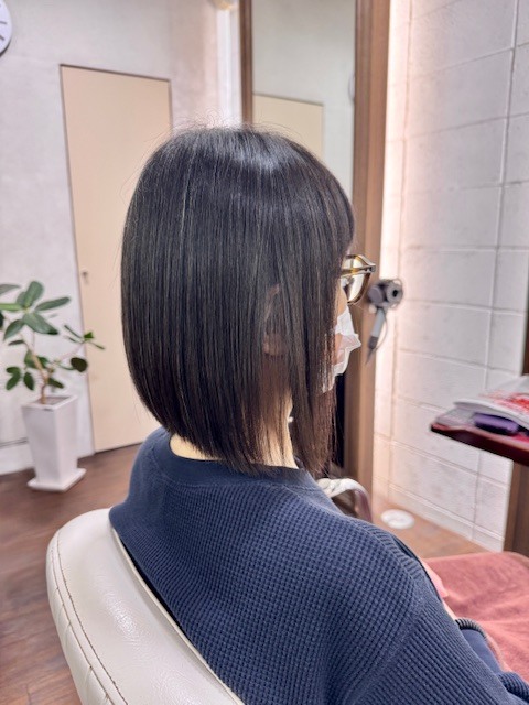 学芸大学 美容室に、Hair Esthe Hi-Deは、あります。学芸大学 美容院に、Hair Esthe Hi-Deはあります。Hair Esthe Hi-Deは目黒区学芸大学駅近くの美容院です。Hair Esthe Hi-Deは目黒区学芸大学駅近くの美容室です。祐天寺美容室近くにも、Hair Esthe Hi-Deはあります。祐天寺美容院近くにも、Hair Esthe Hi-Deはあります。Hair Esthe Hi-Deは髪にやさしく、が綺麗に艶髪になります。Hair Esthe Hi-Deは、カットがとても上手いです。Hair Esthe Hi-Deは、オシャレです。学芸大 美容院 Hair Esthe Hi-Deは、とても人気があります。学芸大 美容室 Hair Esthe Hi-Deは、40代50代60代女性に人気があります。得にボブやショートスタイルが得意で、スタイルがより立体的になります。なので立体感カットが、お客様に人気です。切りっぱなしボブカやマッシュショートも上手いです。なのでショートカットも上手いです。もちろんボブカットも上手いです。カラーも評判よく、ニューアマトラカラーがお客様に高評価です。オーガニックなヘアカラー 香草カラー色葉も人気です。ヘアマニキュアも保湿があり好評です。40代大人女性のお客様が多いです。40代ボブや40代ショートも得意です。50代大人女性も多いです、50代ボブや50代ショートも得意です。50代女性のカットは全般的に得意です。脱白髪染めハイライトカラーも好評です。60代大人女性も多いです。60代女性のカットも得意ですし、上手いと言われます。パーマもとても上手く、 クリープパーマがお客様に高評価クリープパーマしながら、髪は綺麗になります。男性のお客様もいらっしゃいます。男性のお客様は2割位です。Hair Esthe Hi-Deは、オープンした2003年からヘッドスパ「クリームバスヘアエステ」を提供しています。ヘッドスパ「クリームバスヘアエステ」は、頭皮の汚れを落とし且つ頭皮の保湿効果もあり髪に栄養を与え、艶々になります。プレミアム髪質改善トリートメントも大好評です。