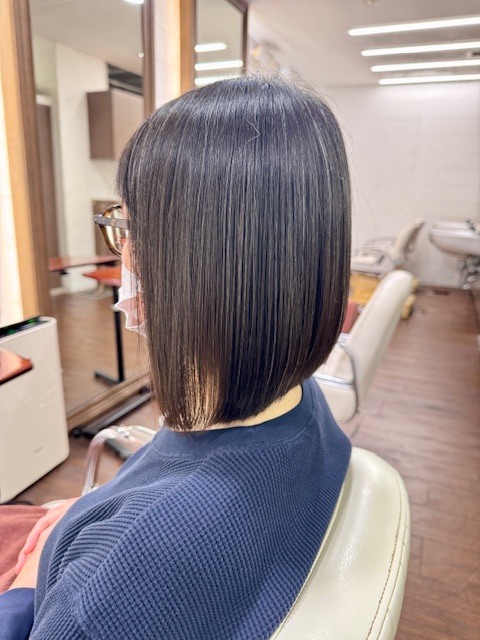 学芸大学 美容室に、Hair Esthe Hi-Deは、あります。学芸大学 美容院に、Hair Esthe Hi-Deはあります。Hair Esthe Hi-Deは目黒区学芸大学駅近くの美容院です。Hair Esthe Hi-Deは目黒区学芸大学駅近くの美容室です。祐天寺美容室近くにも、Hair Esthe Hi-Deはあります。祐天寺美容院近くにも、Hair Esthe Hi-Deはあります。Hair Esthe Hi-Deは髪にやさしく、が綺麗に艶髪になります。Hair Esthe Hi-Deは、カットがとても上手いです。Hair Esthe Hi-Deは、オシャレです。学芸大 美容院 Hair Esthe Hi-Deは、とても人気があります。学芸大 美容室 Hair Esthe Hi-Deは、40代50代60代女性に人気があります。得にボブやショートスタイルが得意で、スタイルがより立体的になります。なので立体感カットが、お客様に人気です。切りっぱなしボブカやマッシュショートも上手いです。なのでショートカットも上手いです。もちろんボブカットも上手いです。カラーも評判よく、ニューアマトラカラーがお客様に高評価です。オーガニックなヘアカラー 香草カラー色葉も人気です。ヘアマニキュアも保湿があり好評です。40代大人女性のお客様が多いです。40代ボブや40代ショートも得意です。50代大人女性も多いです、50代ボブや50代ショートも得意です。50代女性のカットは全般的に得意です。脱白髪染めハイライトカラーも好評です。60代大人女性も多いです。60代女性のカットも得意ですし、上手いと言われます。パーマもとても上手く、 クリープパーマがお客様に高評価クリープパーマしながら、髪は綺麗になります。男性のお客様もいらっしゃいます。男性のお客様は2割位です。Hair Esthe Hi-Deは、オープンした2003年からヘッドスパ「クリームバスヘアエステ」を提供しています。ヘッドスパ「クリームバスヘアエステ」は、頭皮の汚れを落とし且つ頭皮の保湿効果もあり髪に栄養を与え、艶々になります。プレミアム髪質改善トリートメントも大好評です。
